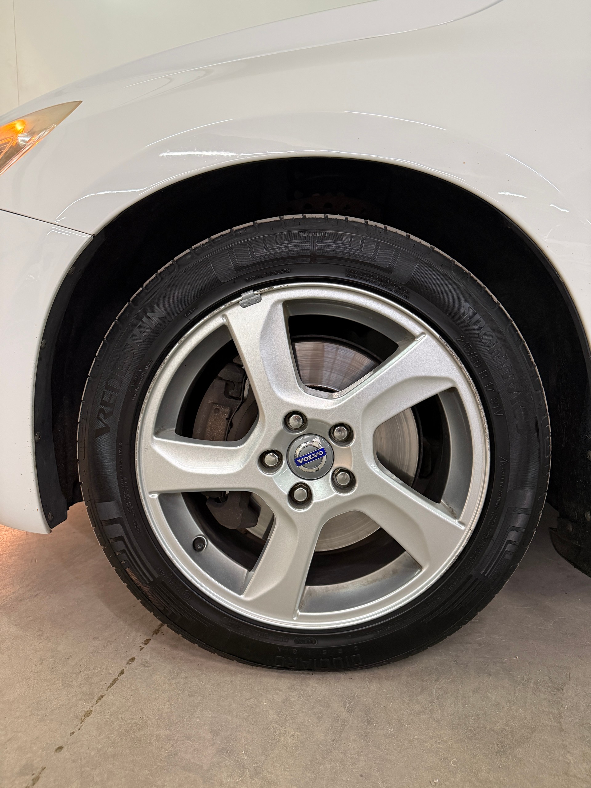VOLVO V60 D5 AWD Summum Geartronic-image-15