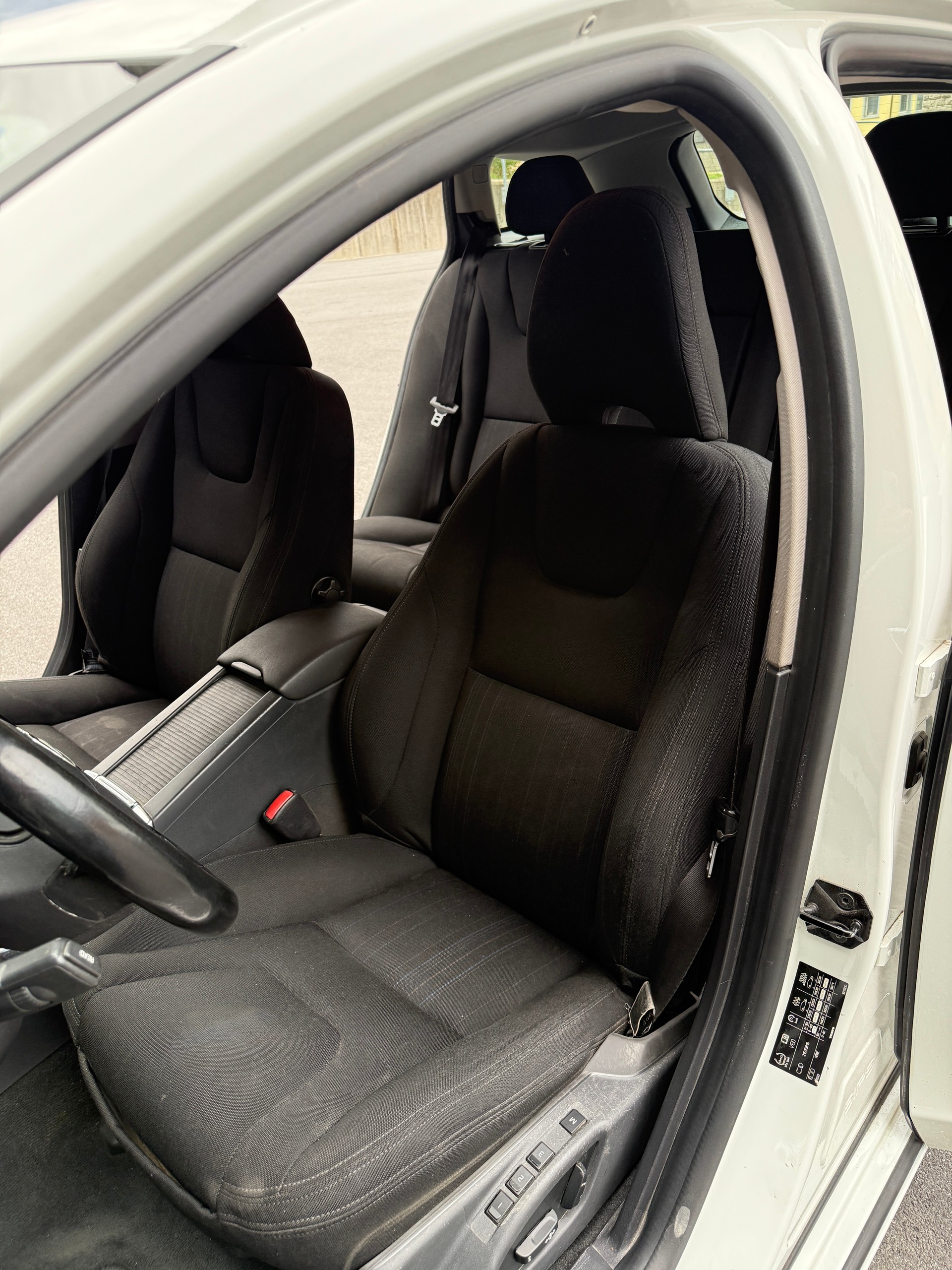 VOLVO V60 D5 AWD Summum Geartronic-image-8
