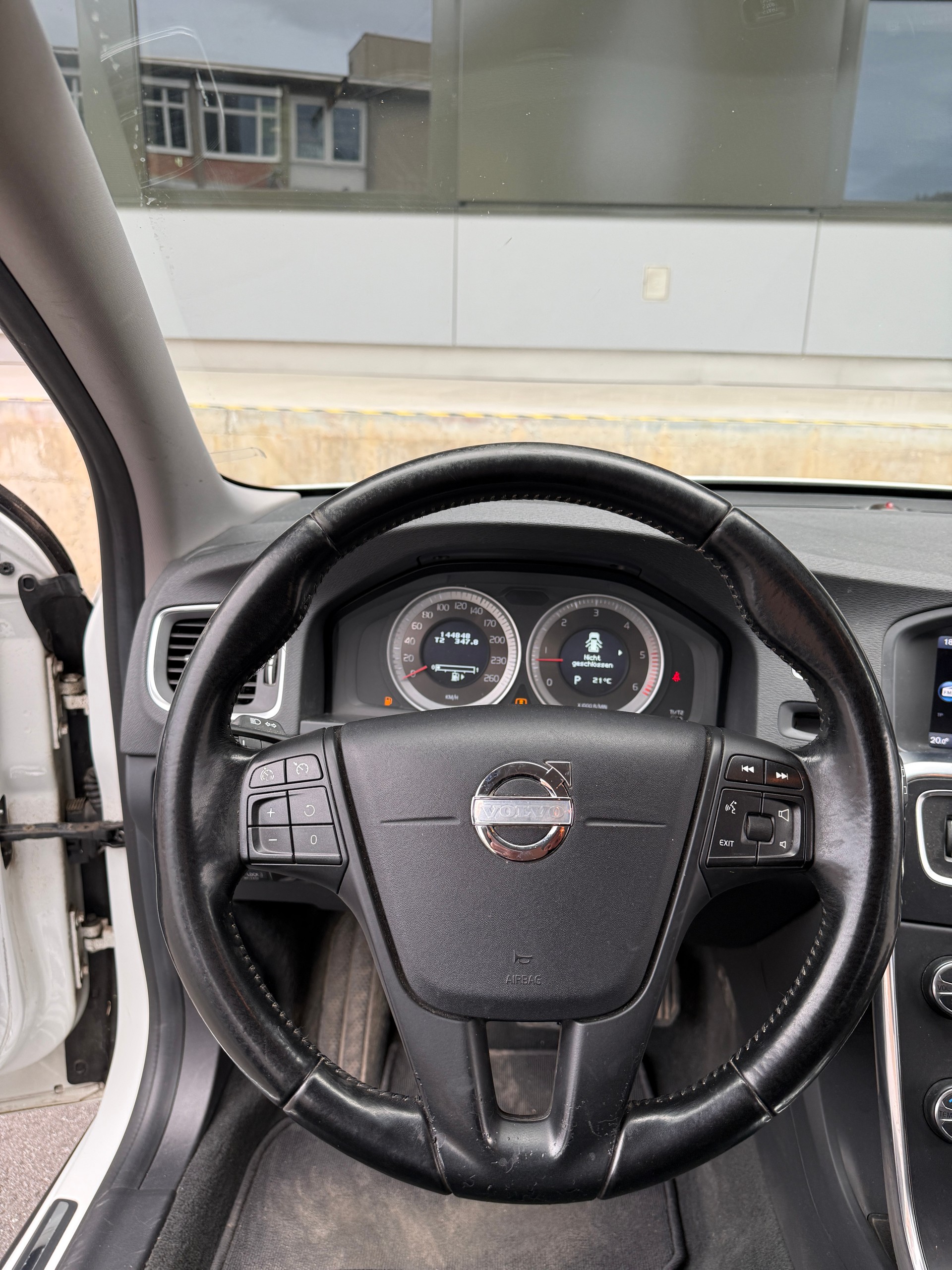VOLVO V60 D5 AWD Summum Geartronic-image-13