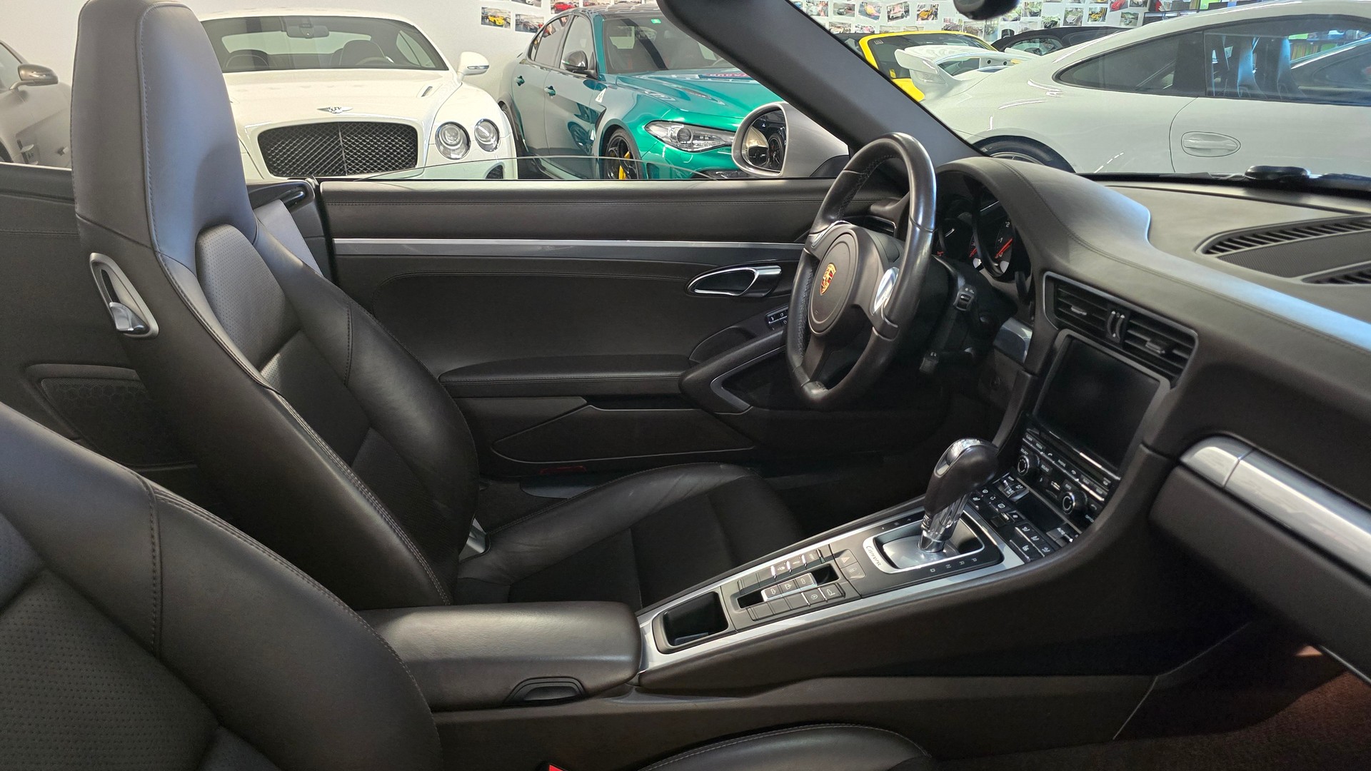 PORSCHE 911 Cabrio Carrera-image-26
