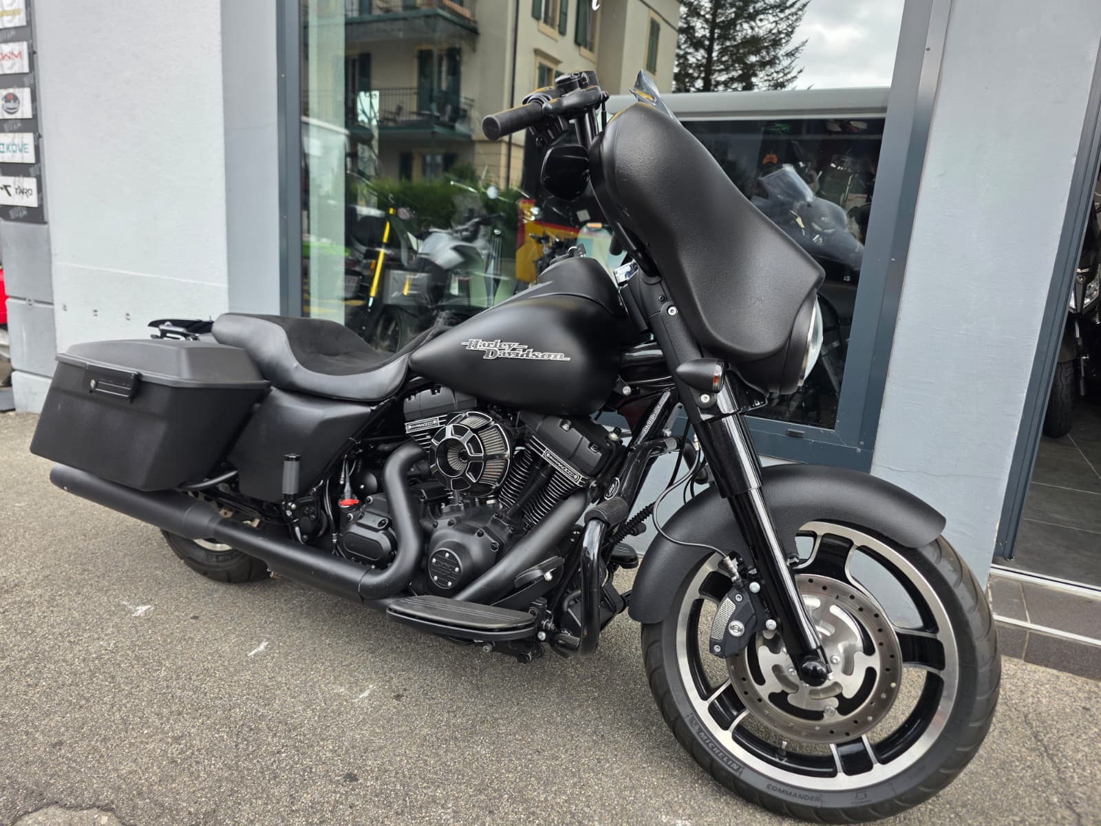 HARLEY-DAVIDSON FLHX Street Glide ABS-showroom-element-1