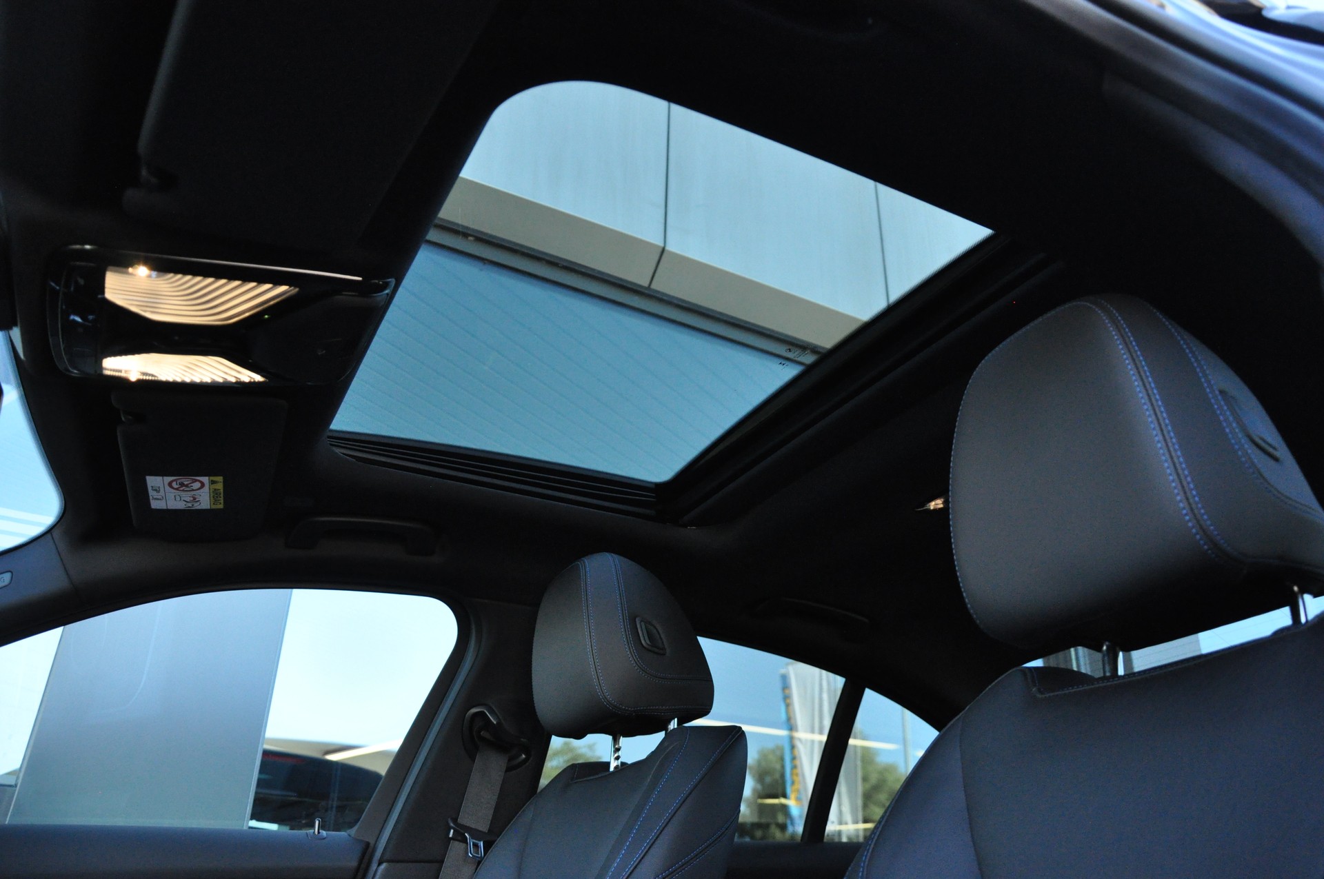 BMW 330i Limousine xDrive-image-12