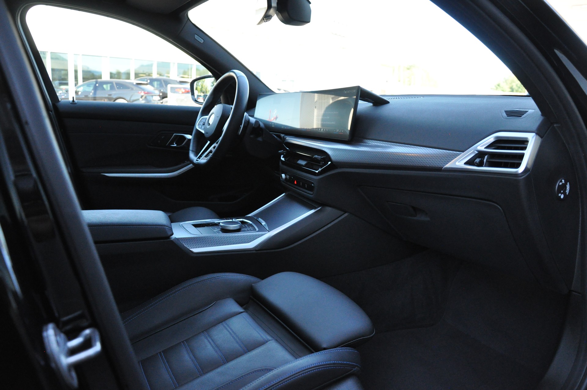 BMW 330i Limousine xDrive-image-9