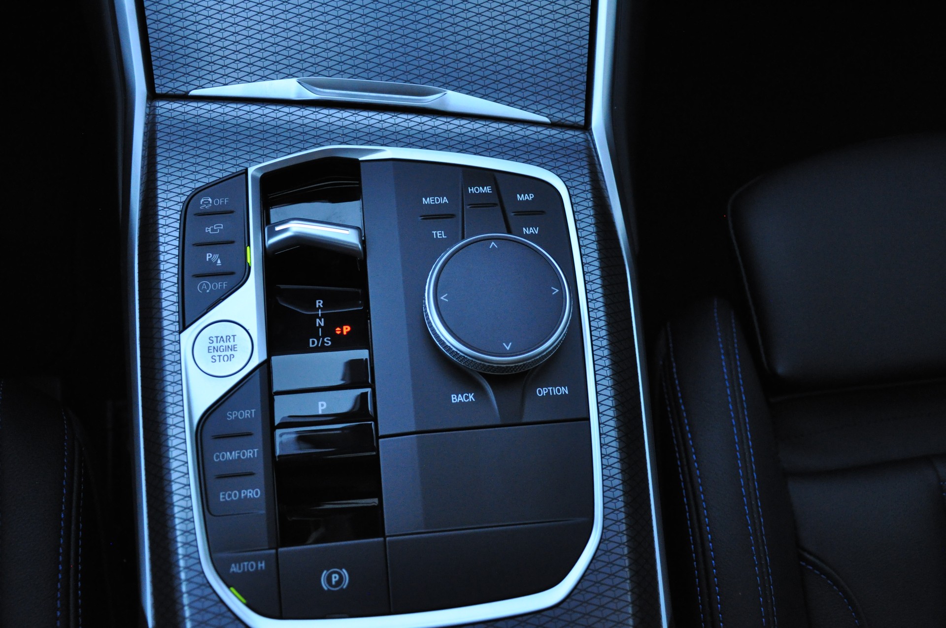BMW 330i Limousine xDrive-image-13