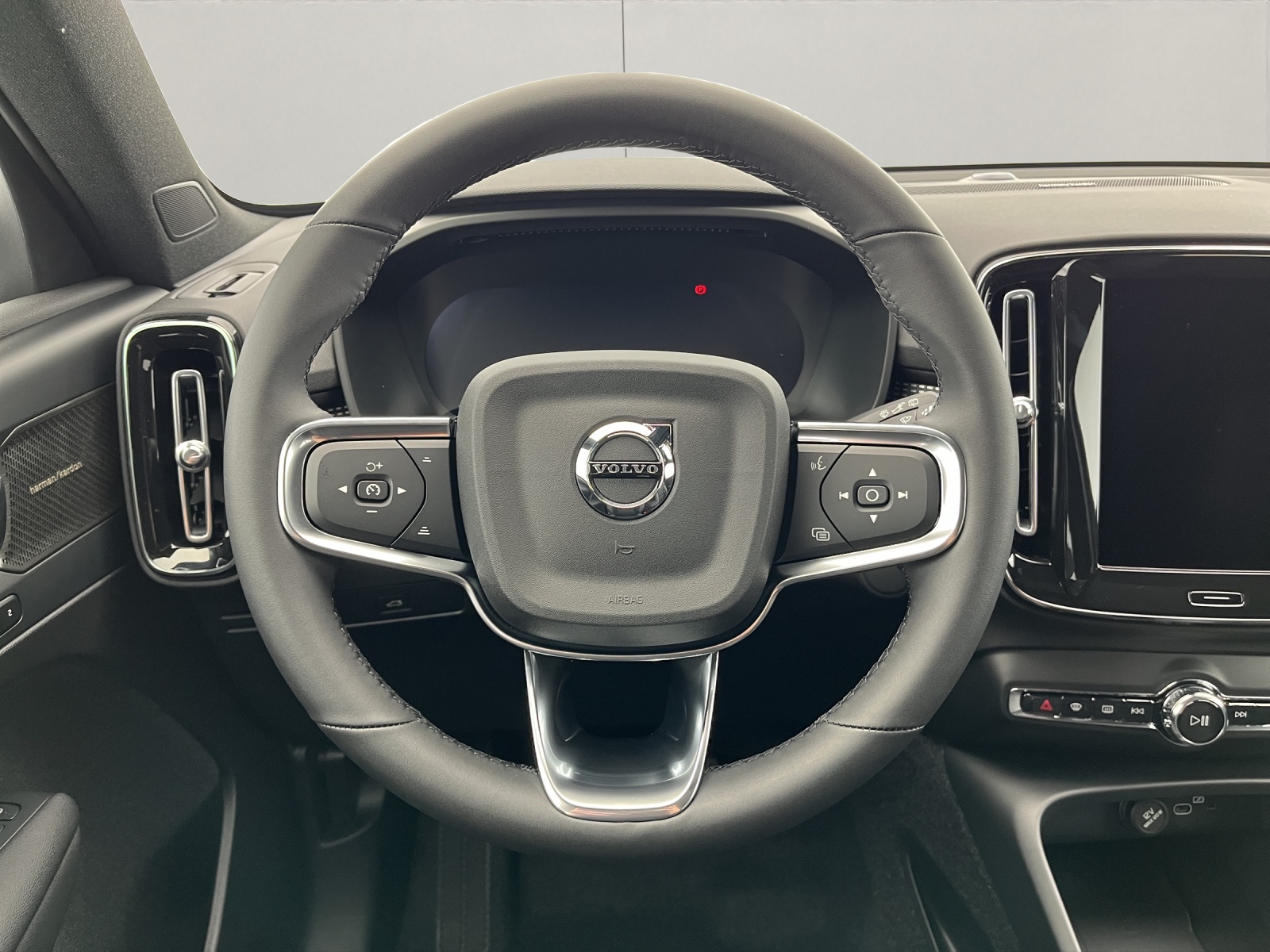 VOLVO EX40 Twin Performance Ultra AWD-image-13
