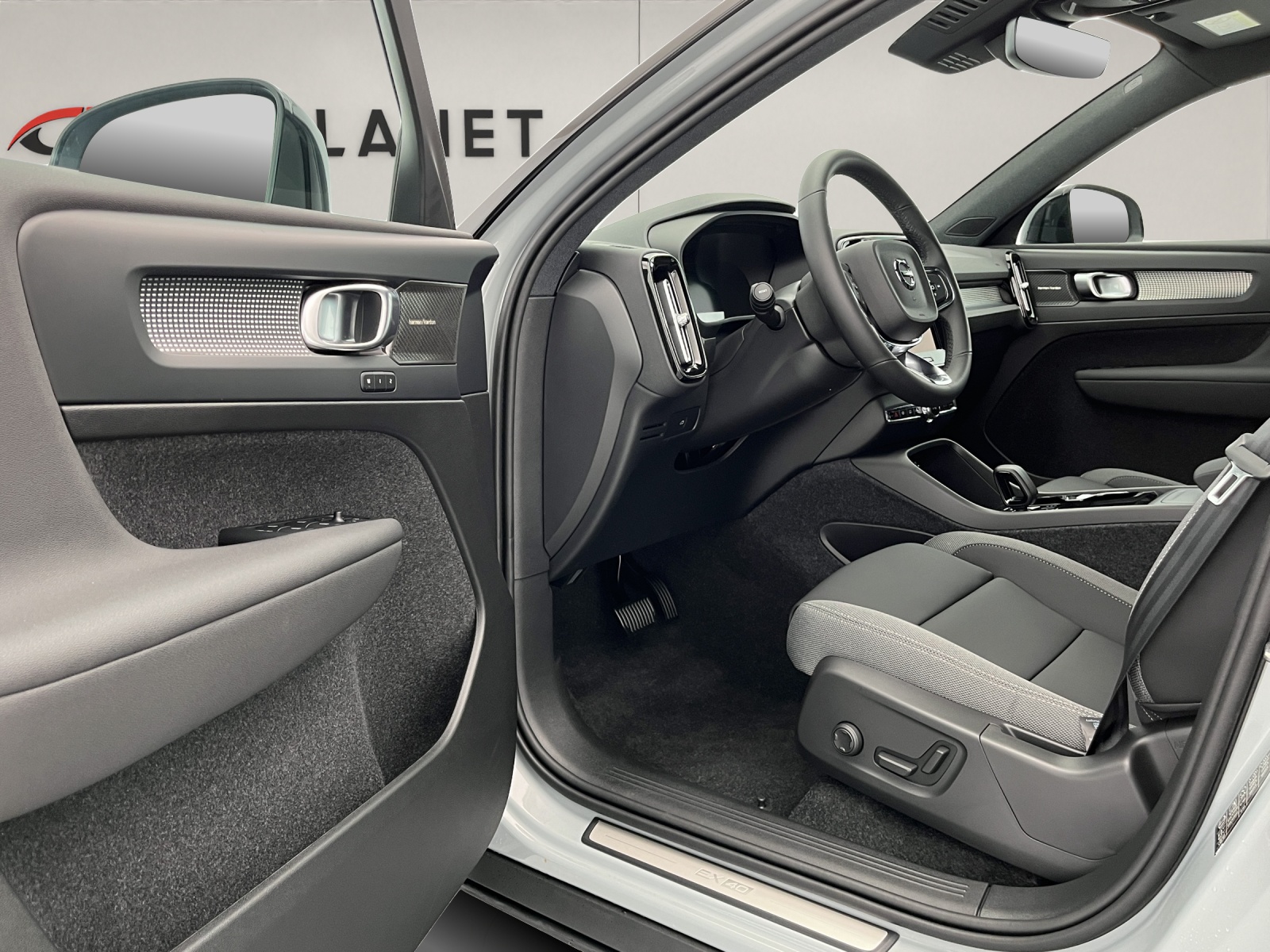 VOLVO EX40 Twin Performance Ultra AWD-image-7