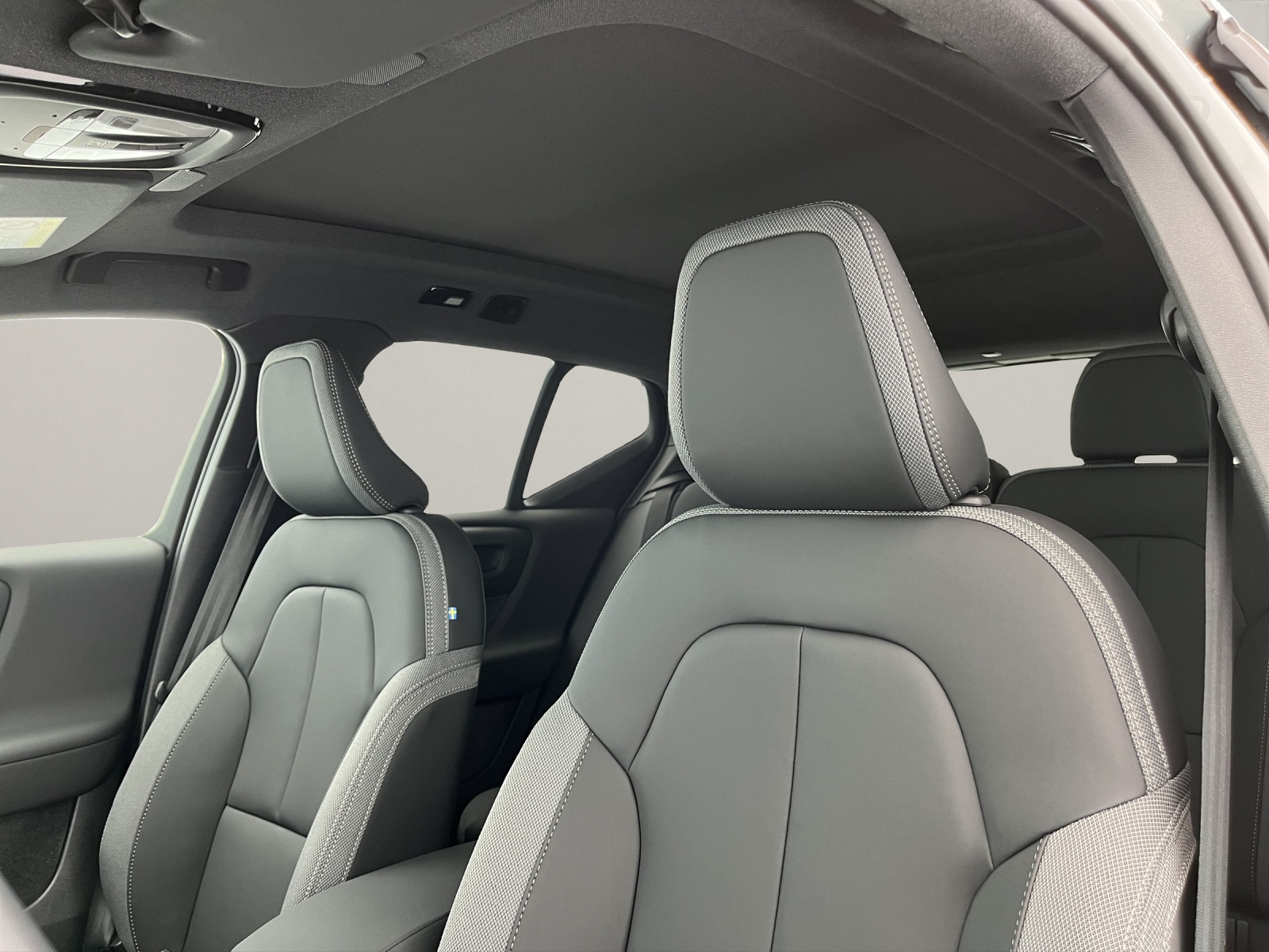VOLVO EX40 Twin Performance Ultra AWD-image-10