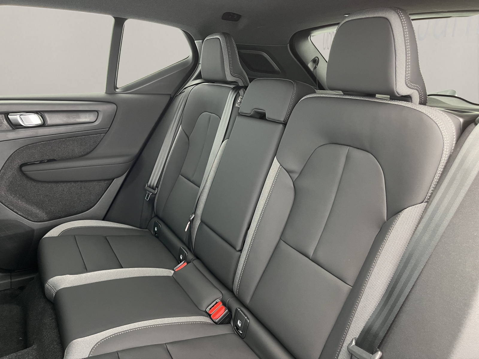 VOLVO EX40 Twin Performance Ultra AWD-image-11