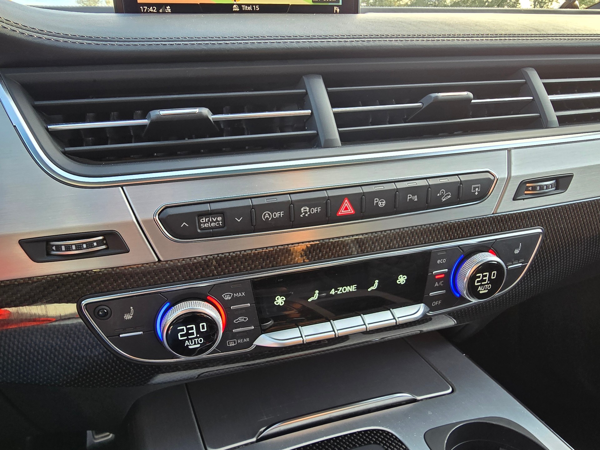 AUDI SQ7 4.0 TDI quattro tiptronic-image-12