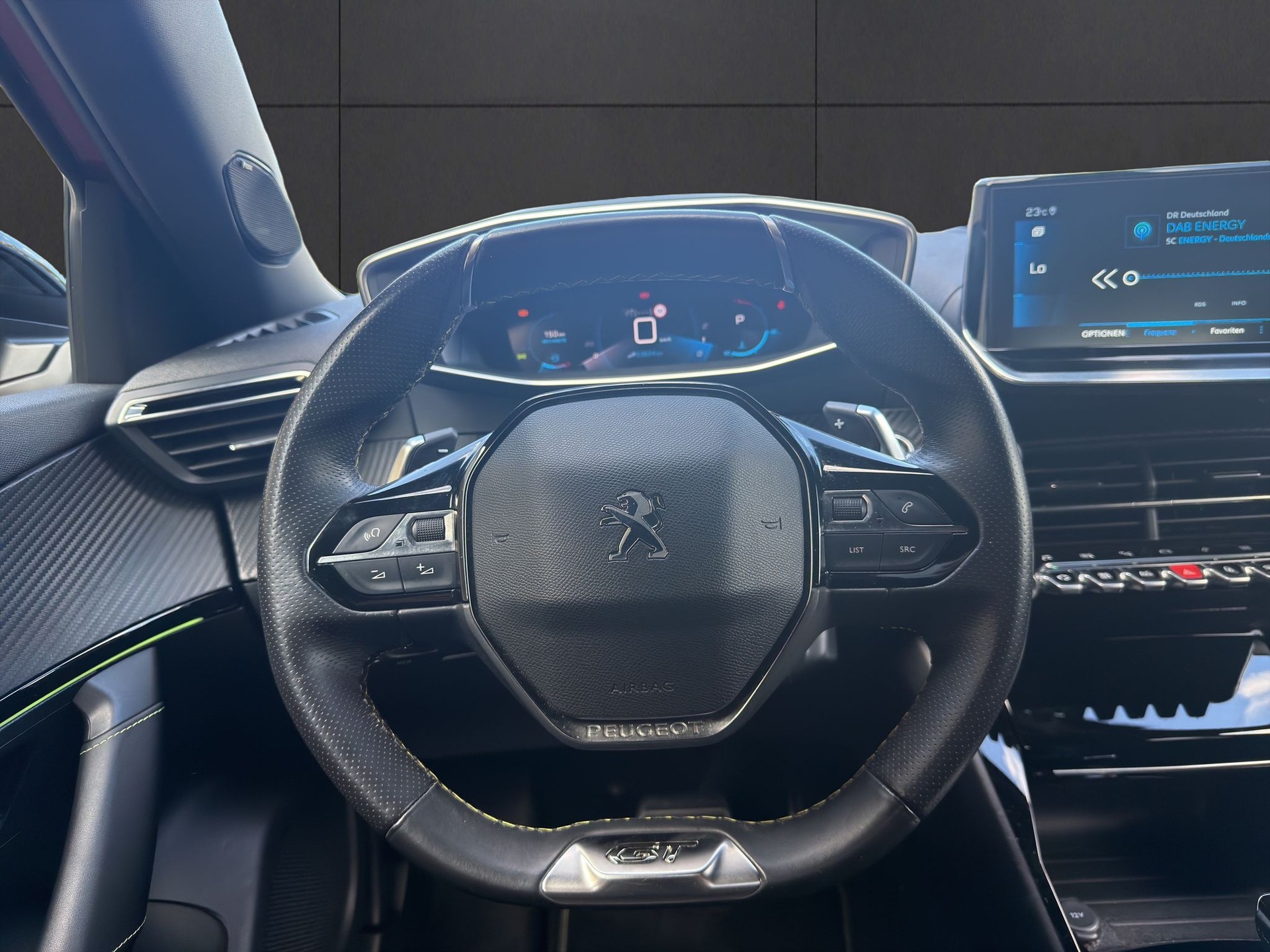 PEUGEOT 2008 1.2 PureTech GT Pack EAT8-image-10