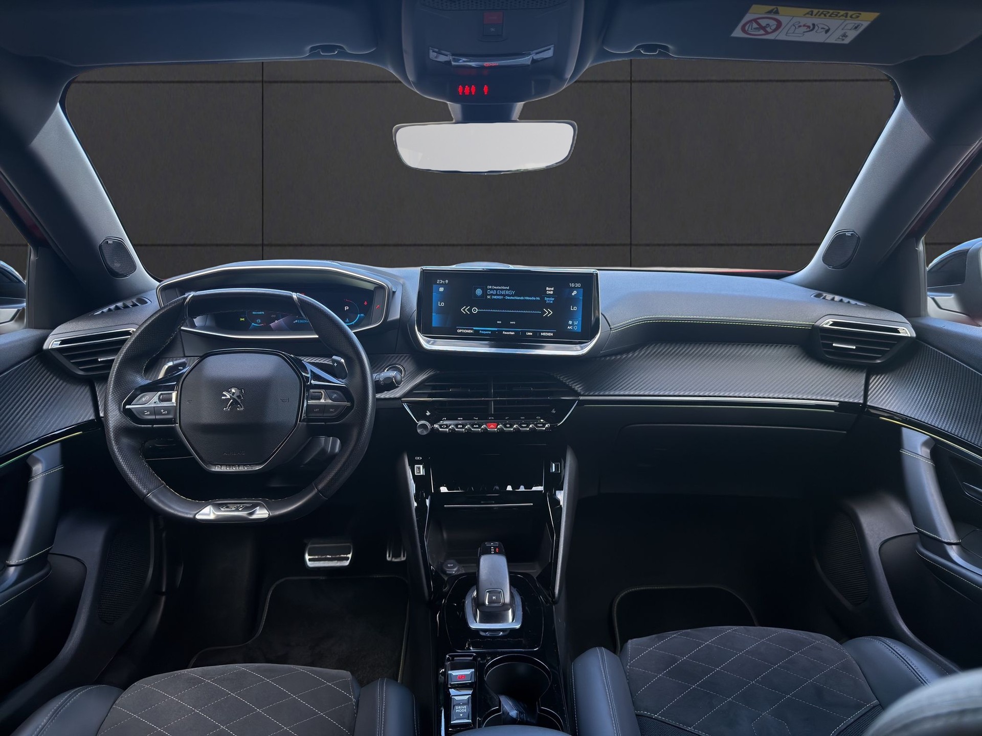 PEUGEOT 2008 1.2 PureTech GT Pack EAT8-image-9