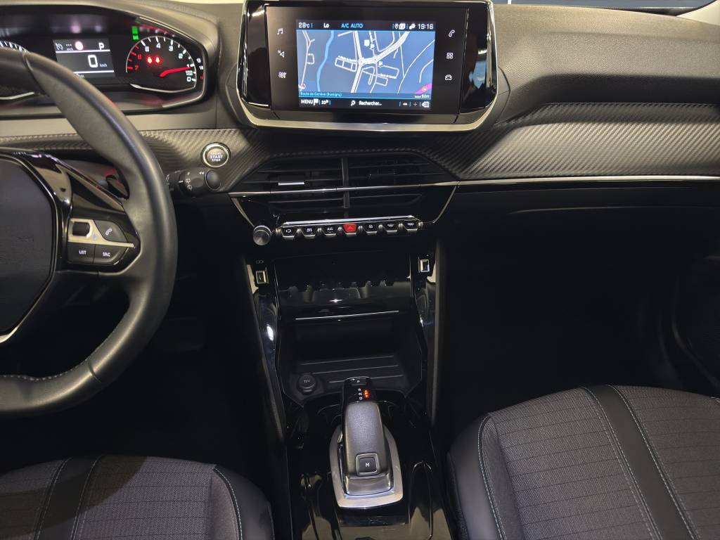 PEUGEOT 2008 1.2 PureTech Allure EAT8-image-6