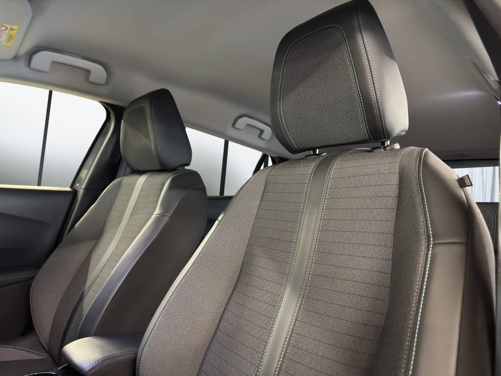 PEUGEOT 2008 1.2 PureTech Allure EAT8-image-9