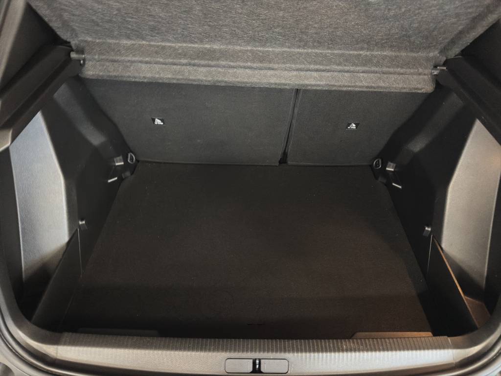 PEUGEOT 2008 1.2 PureTech Allure EAT8-image-11