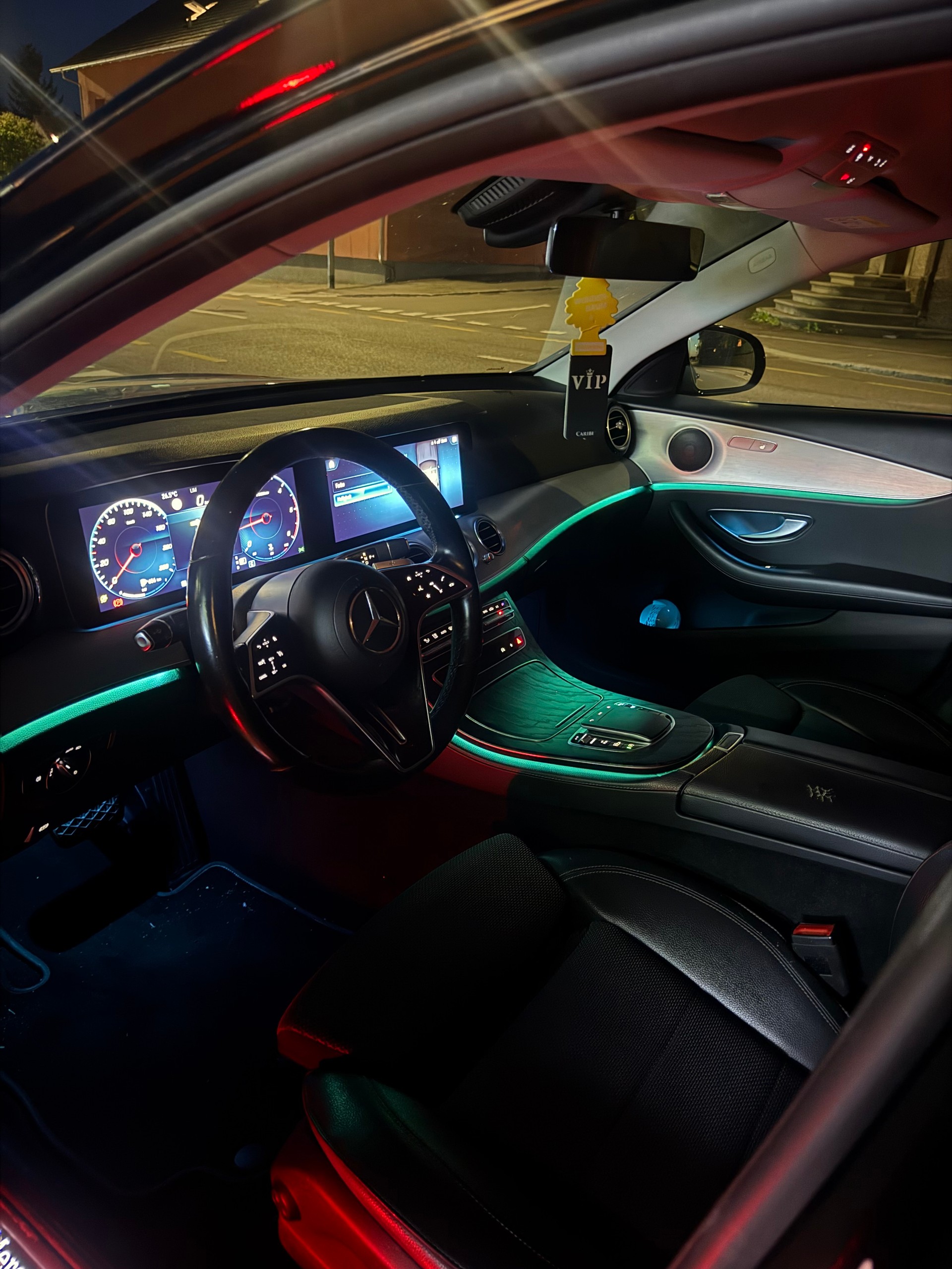 MERCEDES-BENZ E 220 d-image-5
