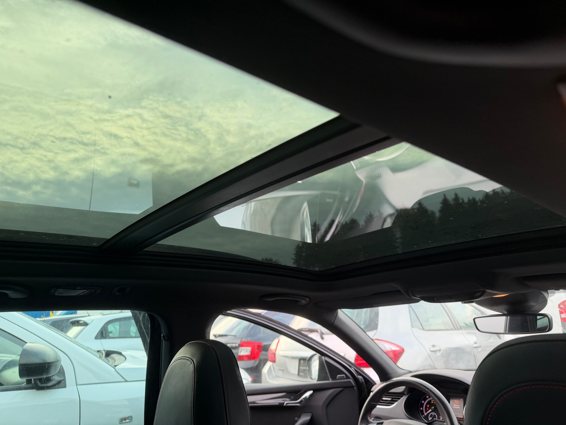 SKODA Octavia Combi 2.0 TSI RS Value DSG-image-6