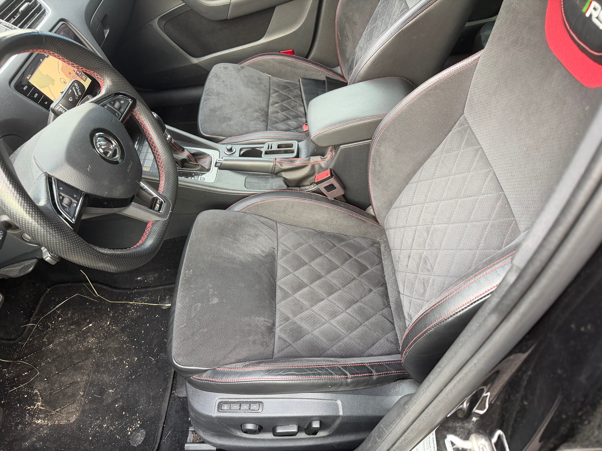 SKODA Octavia Combi 2.0 TSI RS Value DSG-image-10