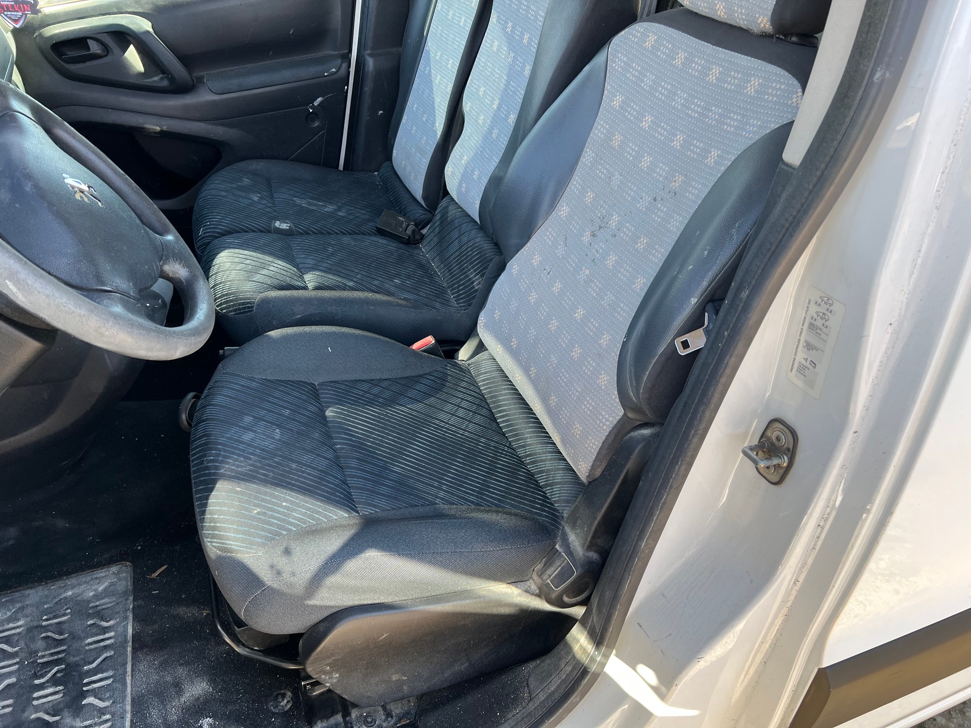 PEUGEOT Partner 1.6 HDI Urban-image-9