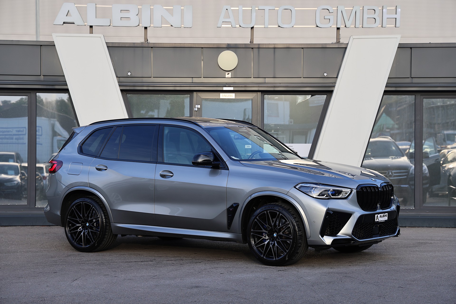 BMW X5 M Competition-showroom-element-1