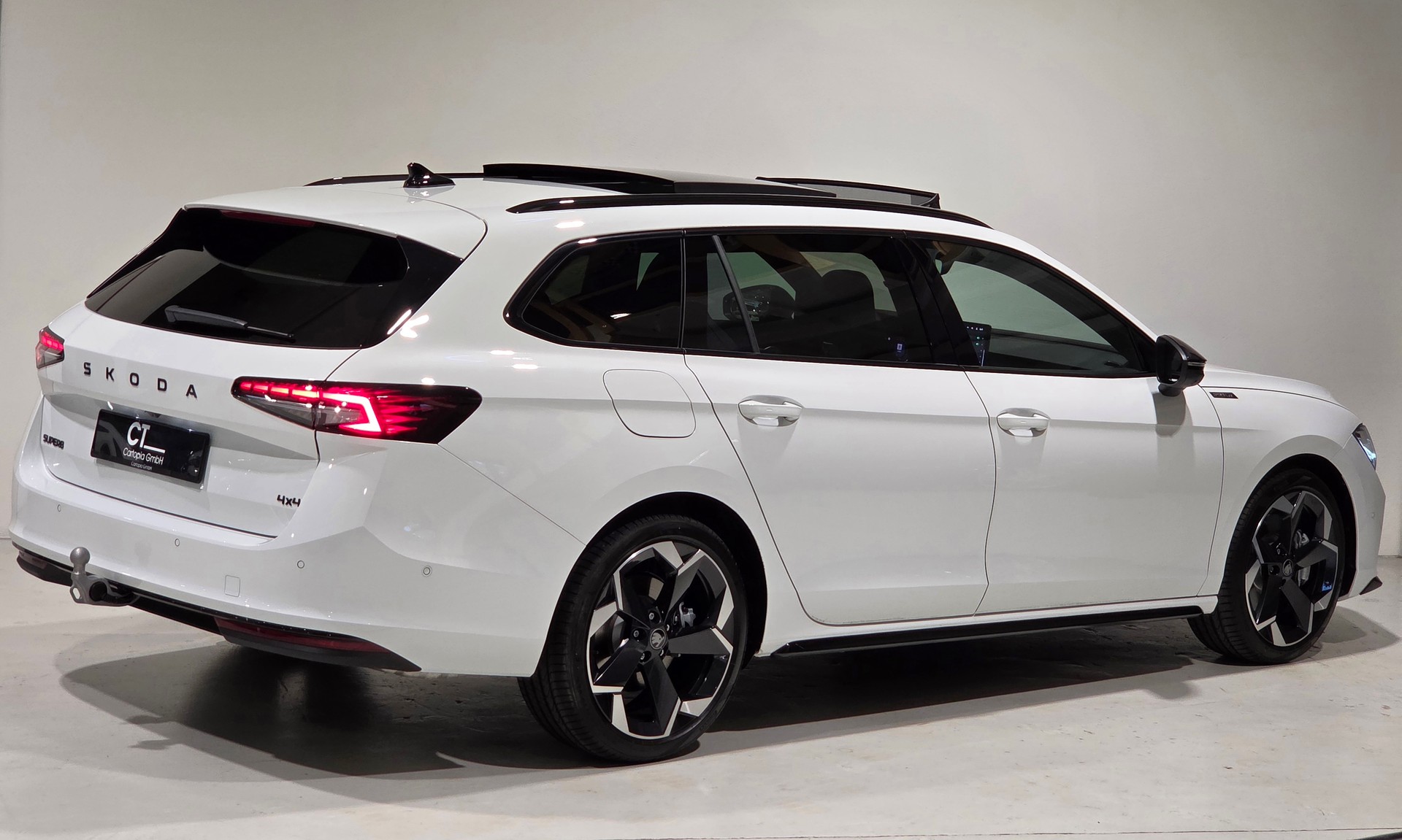 SKODA Superb Combi 2.0 TSI Sportline 4x4 DSG-image-30