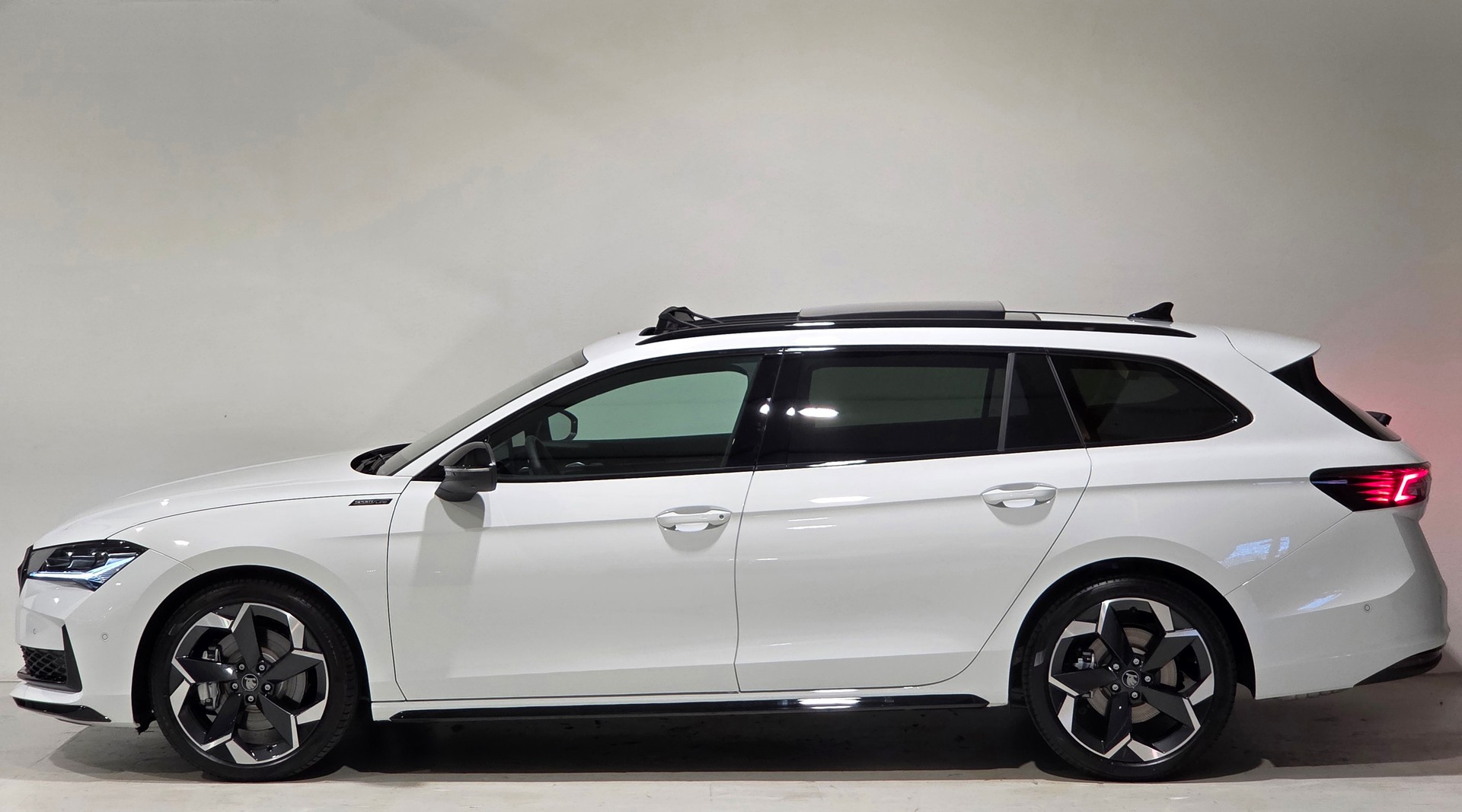SKODA Superb Combi 2.0 TSI Sportline 4x4 DSG-image-1