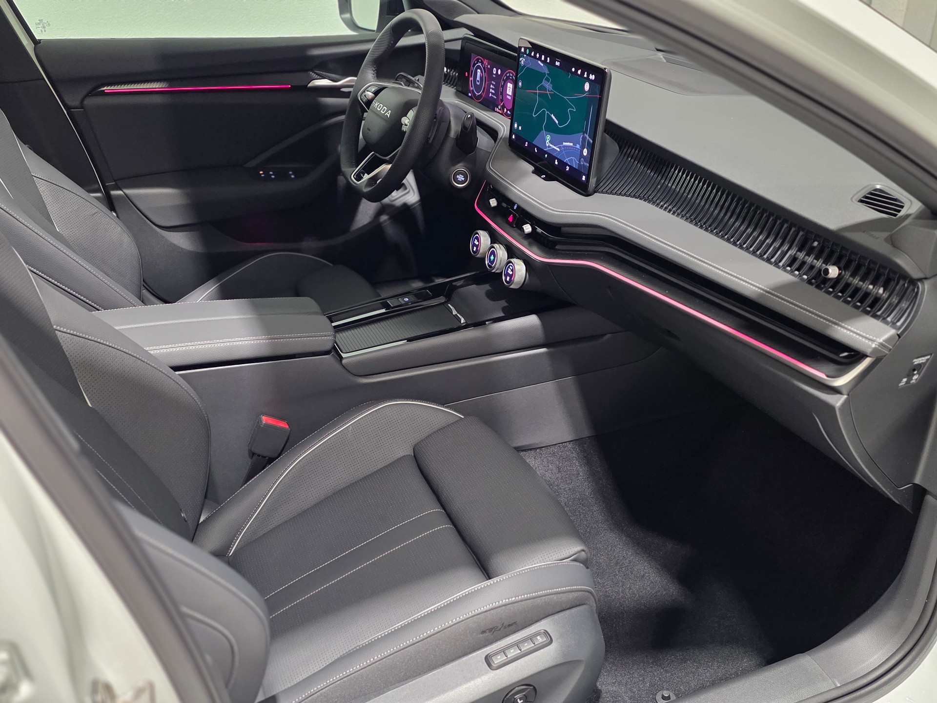 SKODA Superb Combi 2.0 TSI Sportline 4x4 DSG-image-21