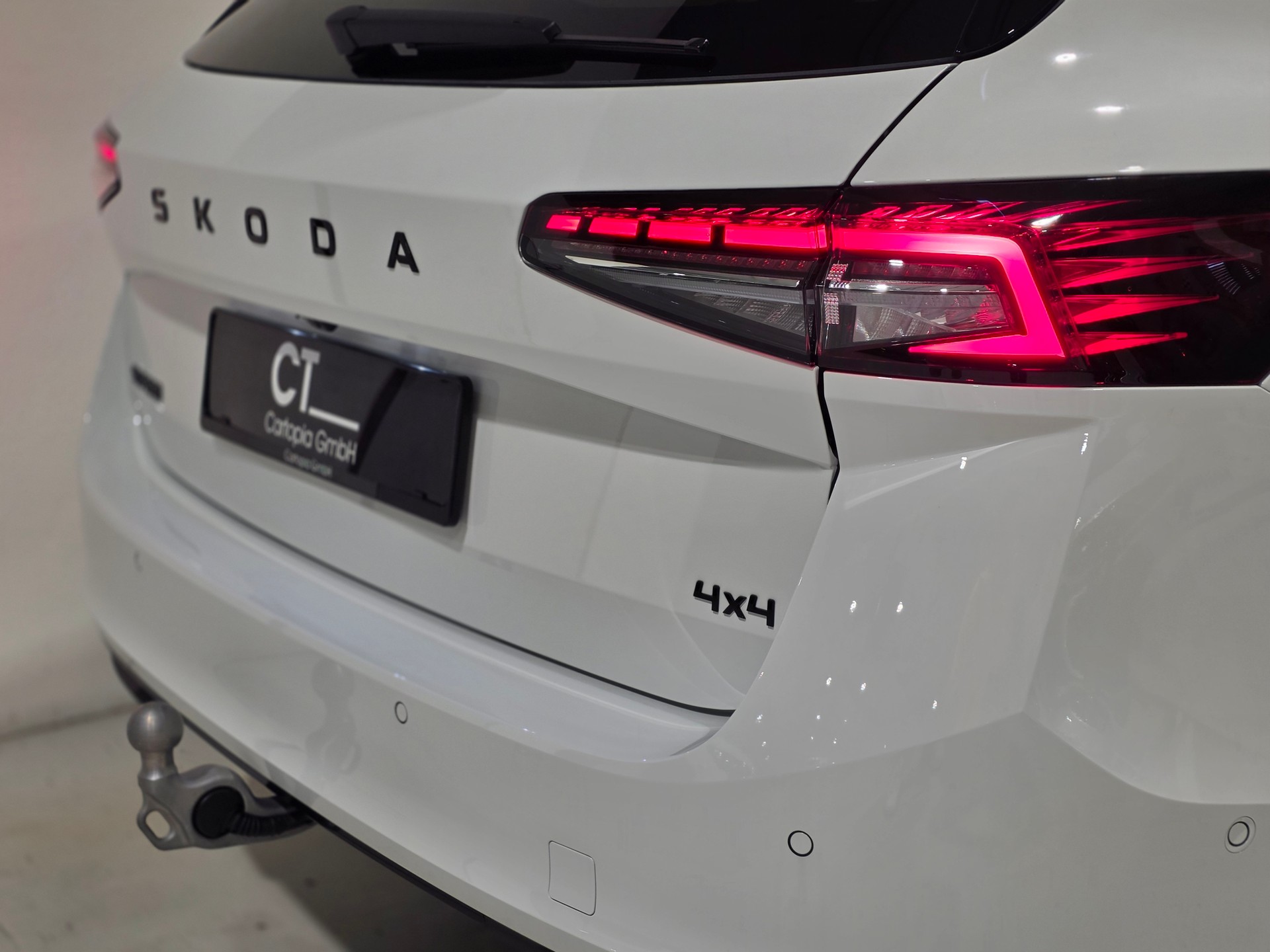 SKODA Superb Combi 2.0 TSI Sportline 4x4 DSG-image-22