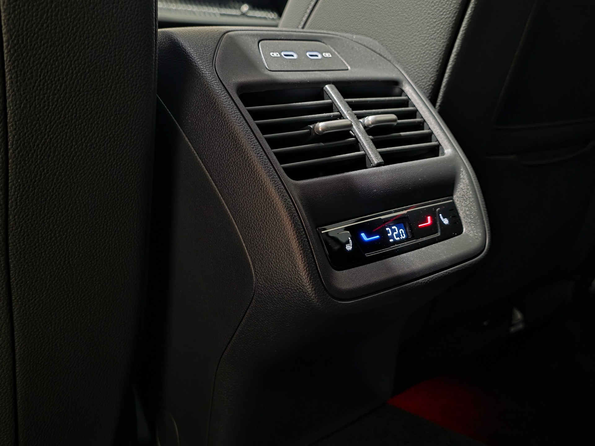 SKODA Superb Combi 2.0 TSI Sportline 4x4 DSG-image-17