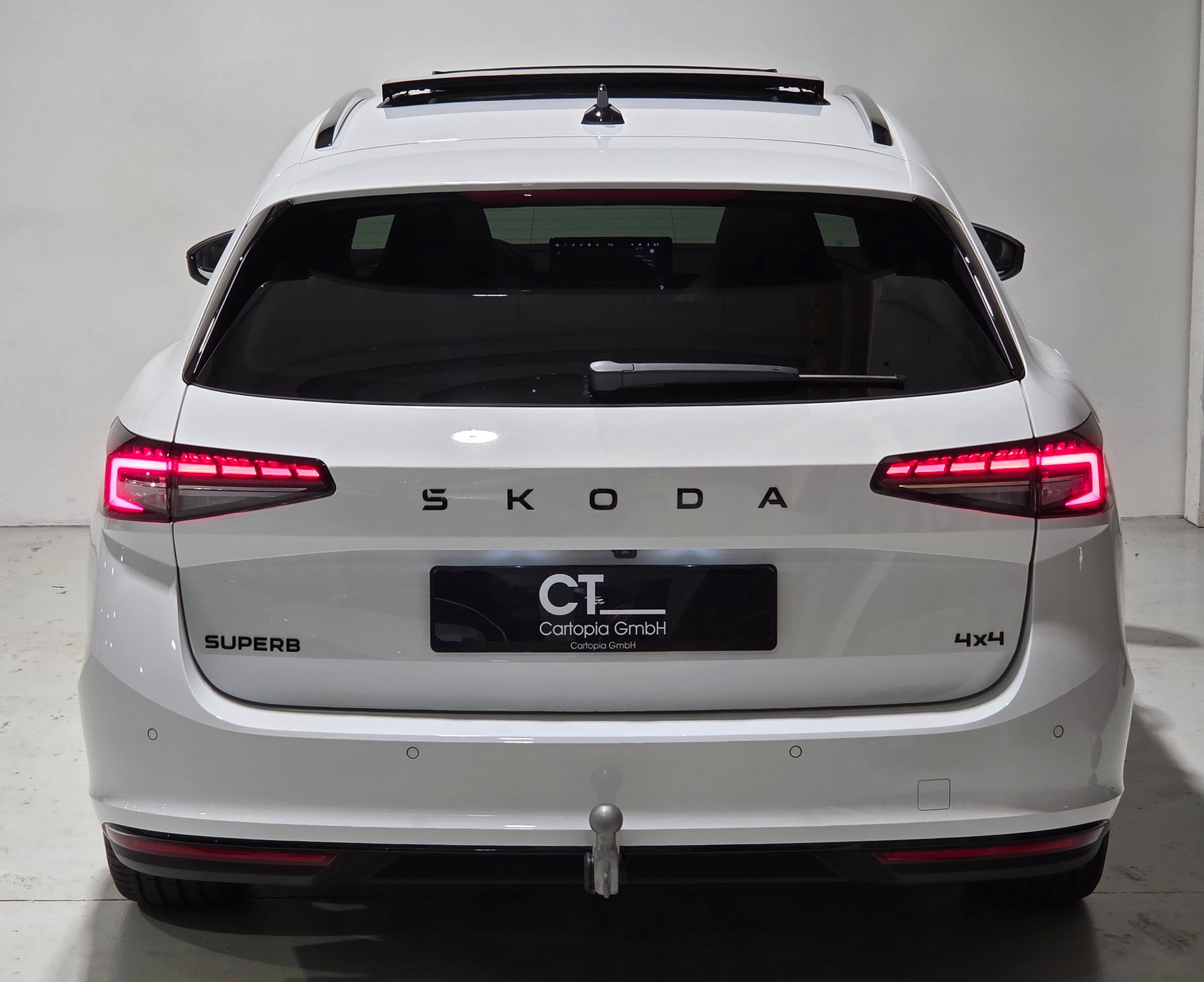 SKODA Superb Combi 2.0 TSI Sportline 4x4 DSG-image-4