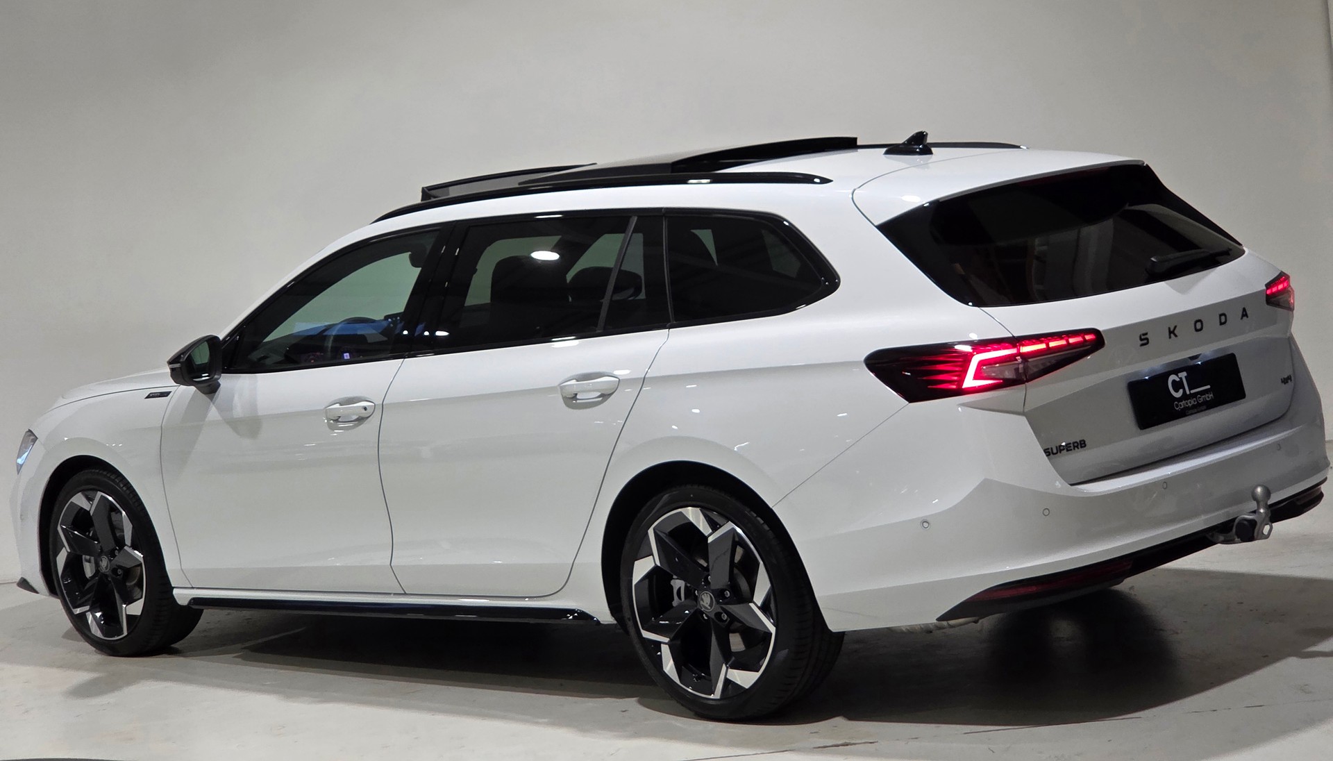 SKODA Superb Combi 2.0 TSI Sportline 4x4 DSG-image-2