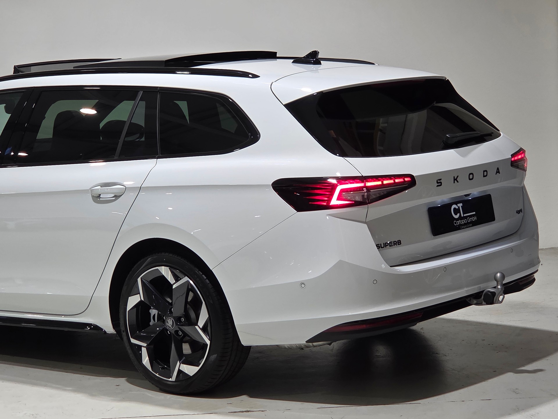 SKODA Superb Combi 2.0 TSI Sportline 4x4 DSG-image-3