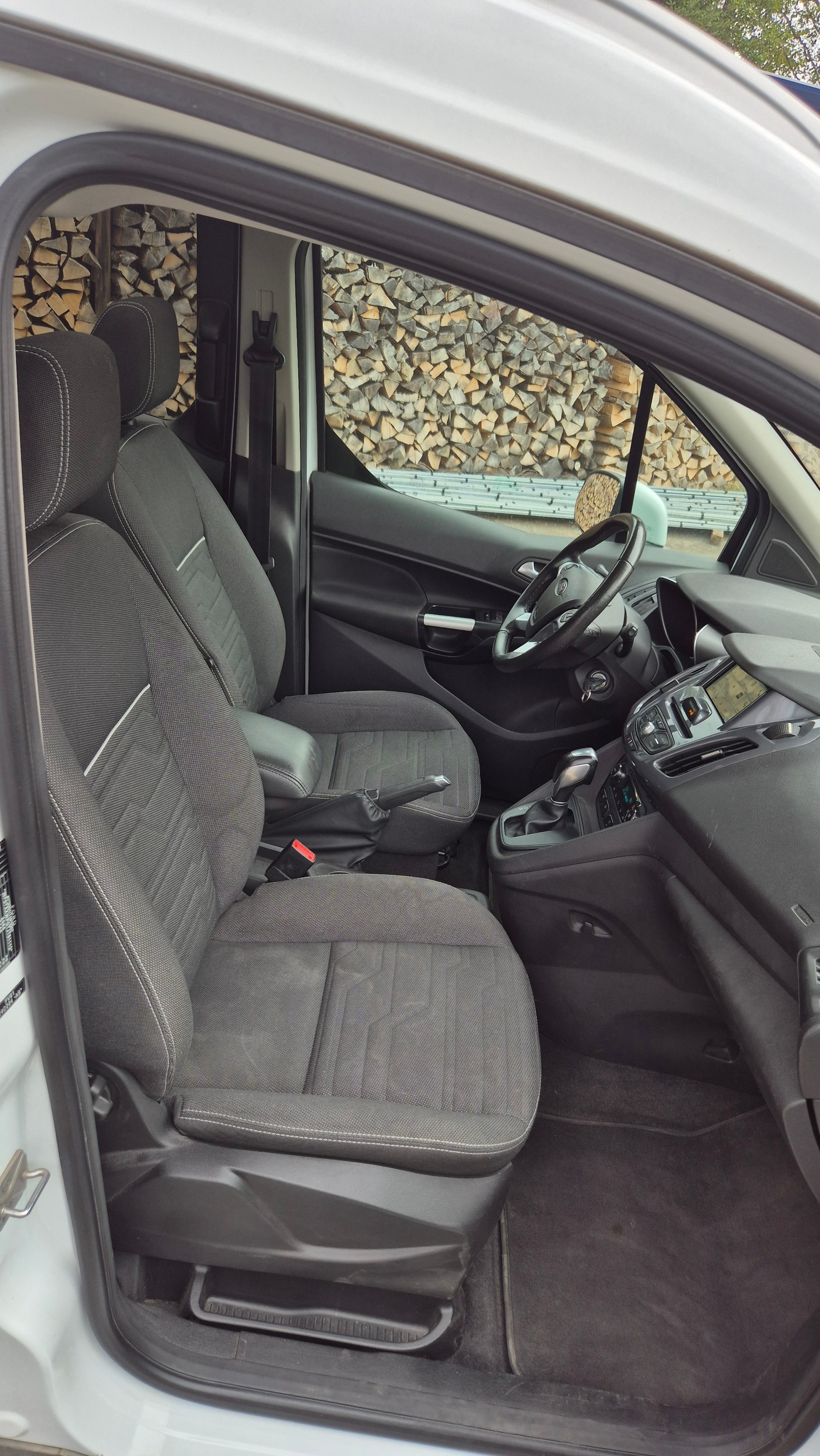 FORD Tourneo Connect 1.5 TDCi Trend Powershift-image-11
