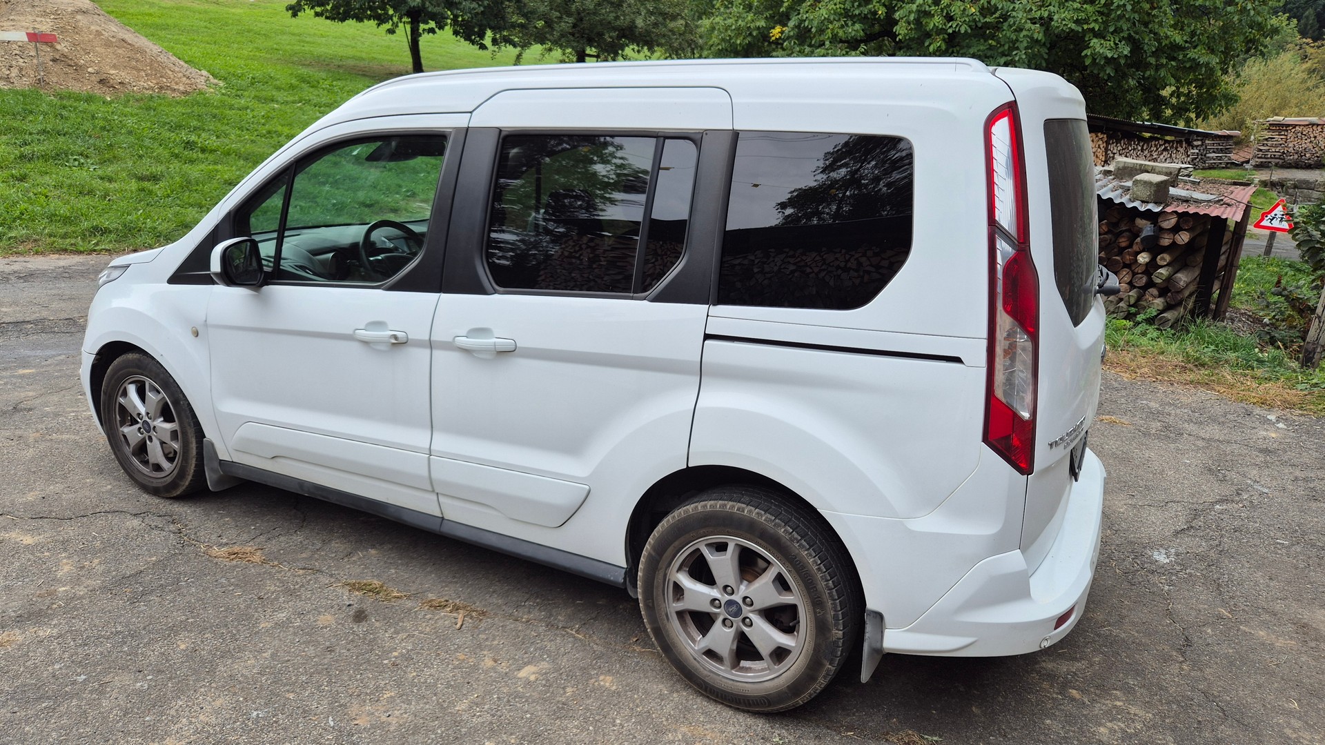 FORD Tourneo Connect 1.5 TDCi Trend Powershift-image-2