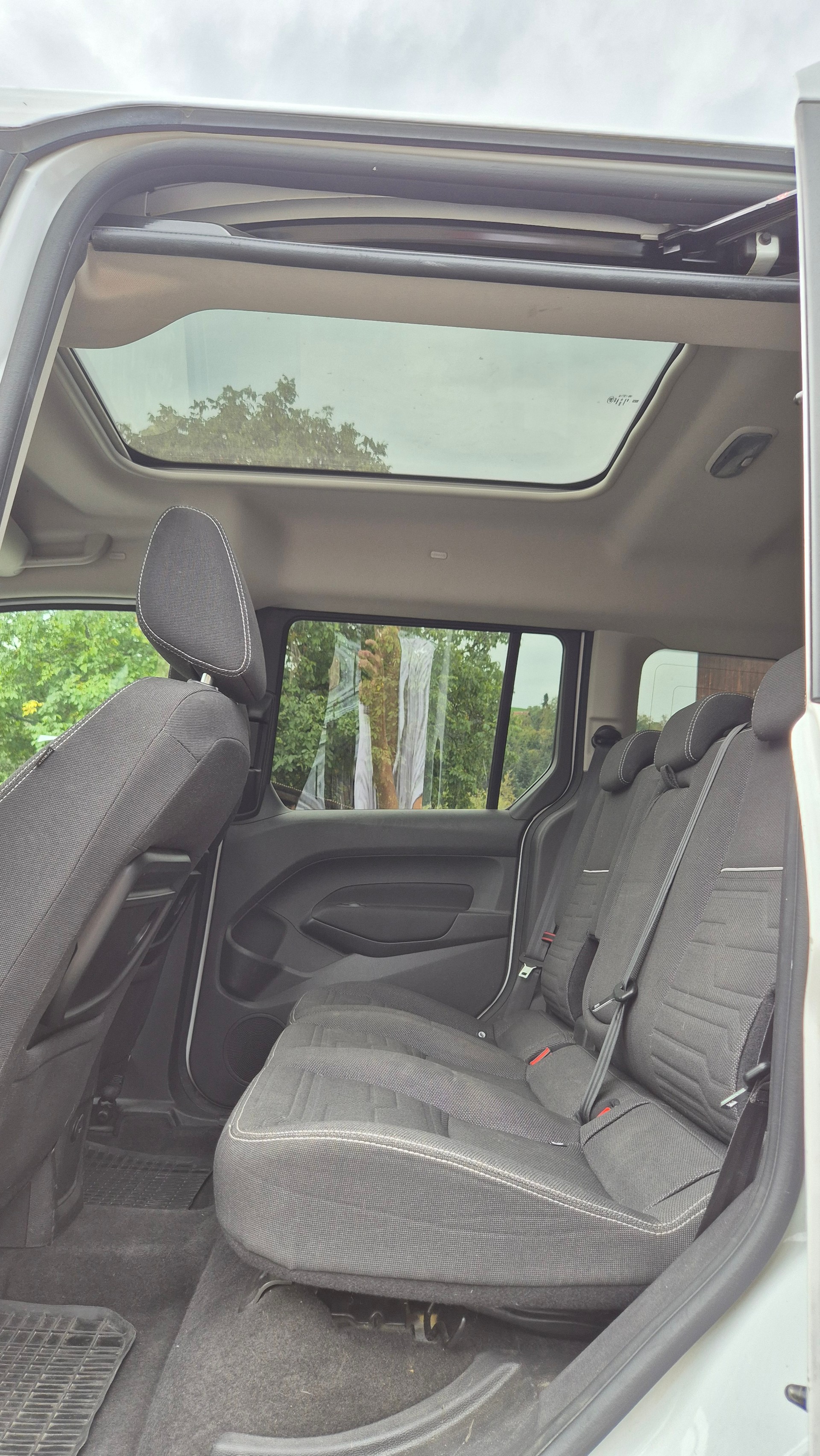 FORD Tourneo Connect 1.5 TDCi Trend Powershift-image-12