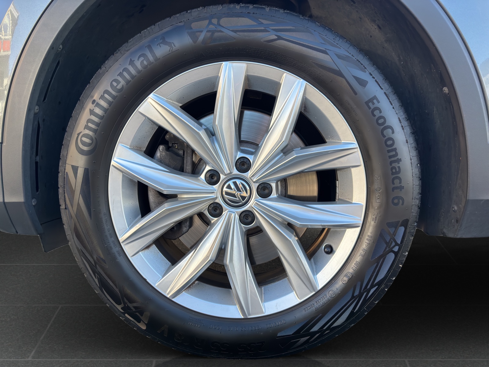 VW Tiguan 2.0TSI Highline 4Motion DSG mit AHK (2500kg), Assistenzpaket Plus & Winterreifen-image-11