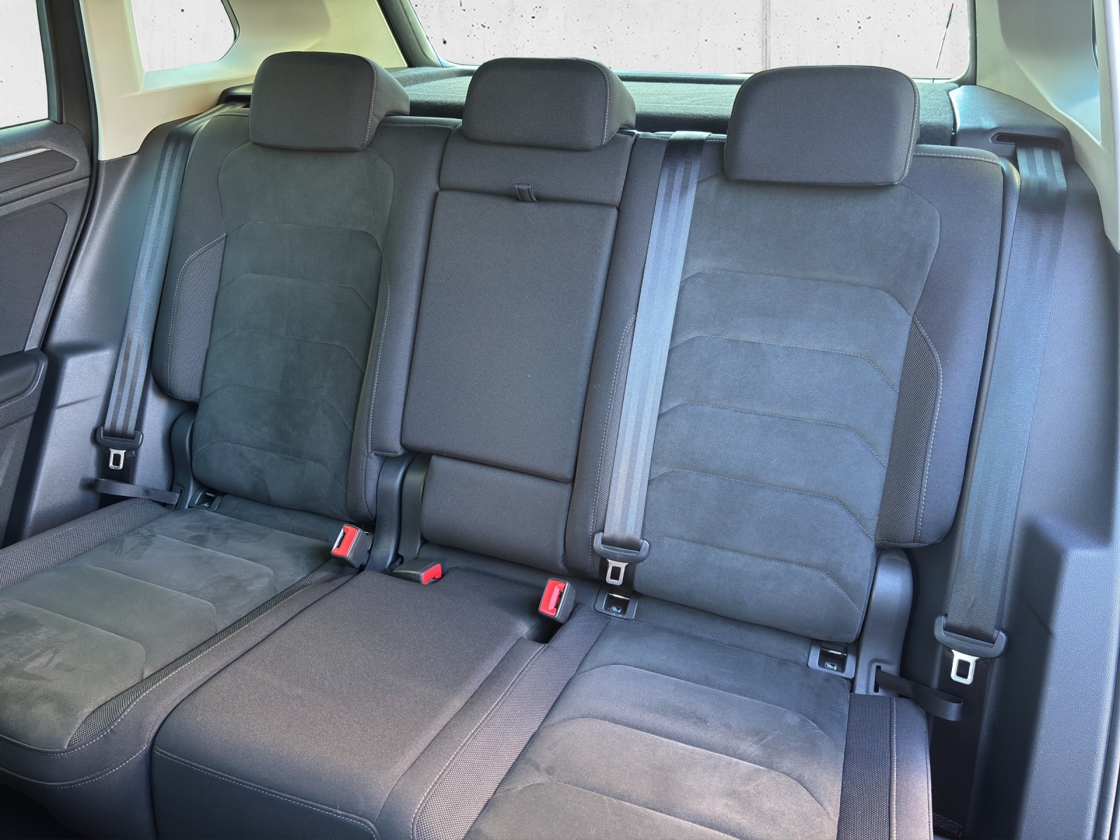 VW Tiguan 2.0TSI Highline 4Motion DSG mit AHK (2500kg), Assistenzpaket Plus & Winterreifen-image-29