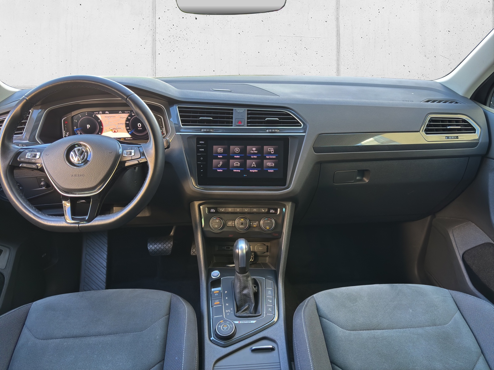 VW Tiguan 2.0TSI Highline 4Motion DSG mit AHK (2500kg), Assistenzpaket Plus & Winterreifen-image-12