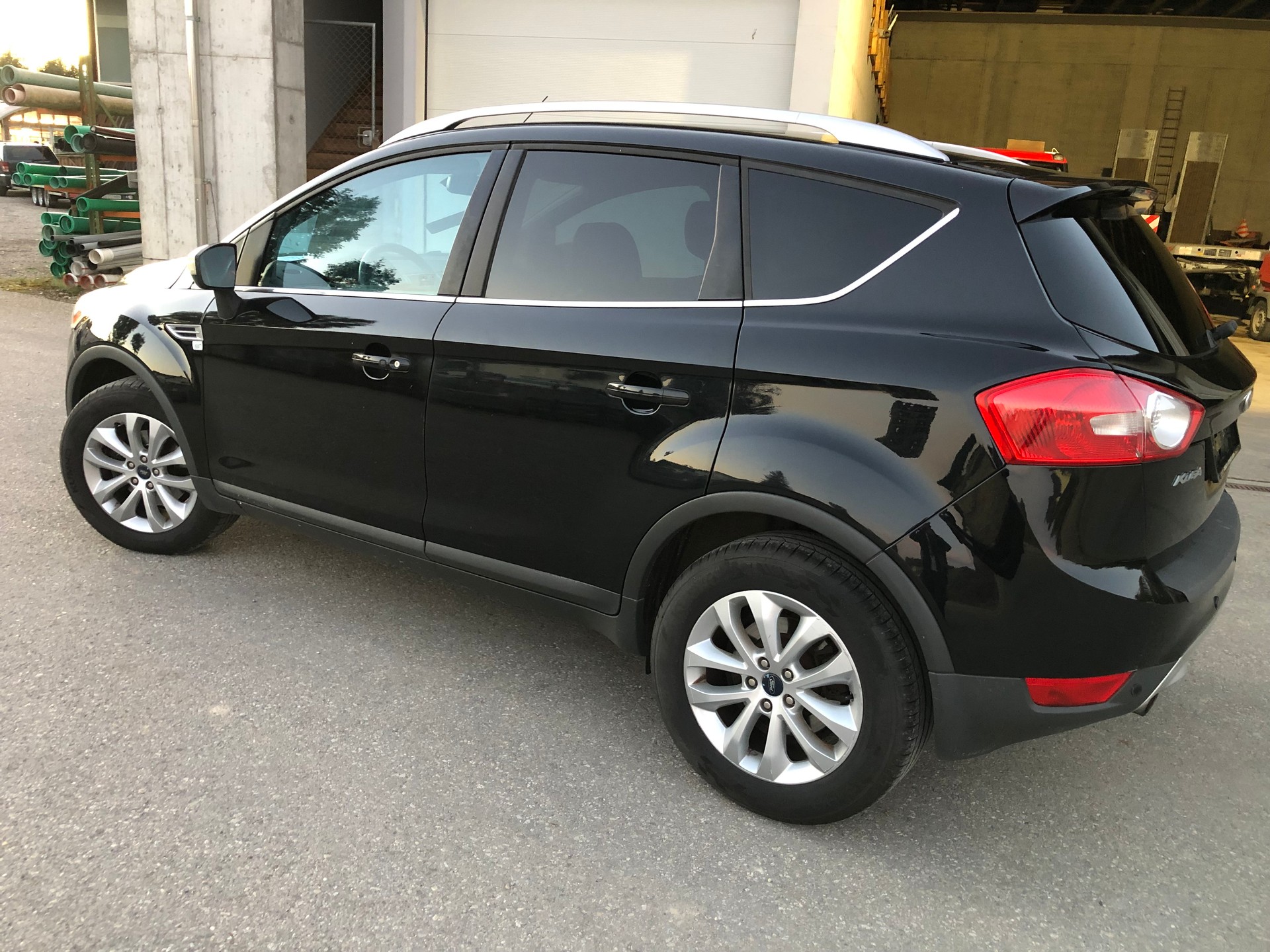 FORD Kuga 2.0 TDCi Carving 4WD PowerShift-image-4