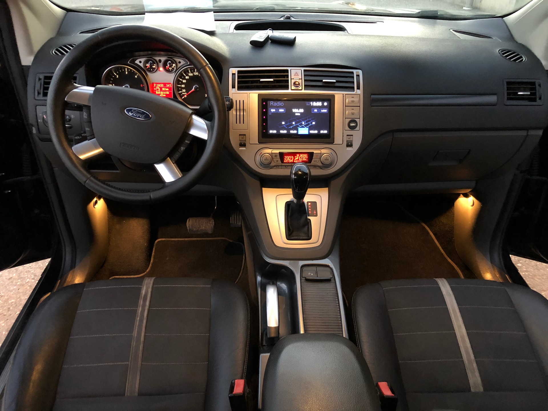 FORD Kuga 2.0 TDCi Carving 4WD PowerShift-image-11