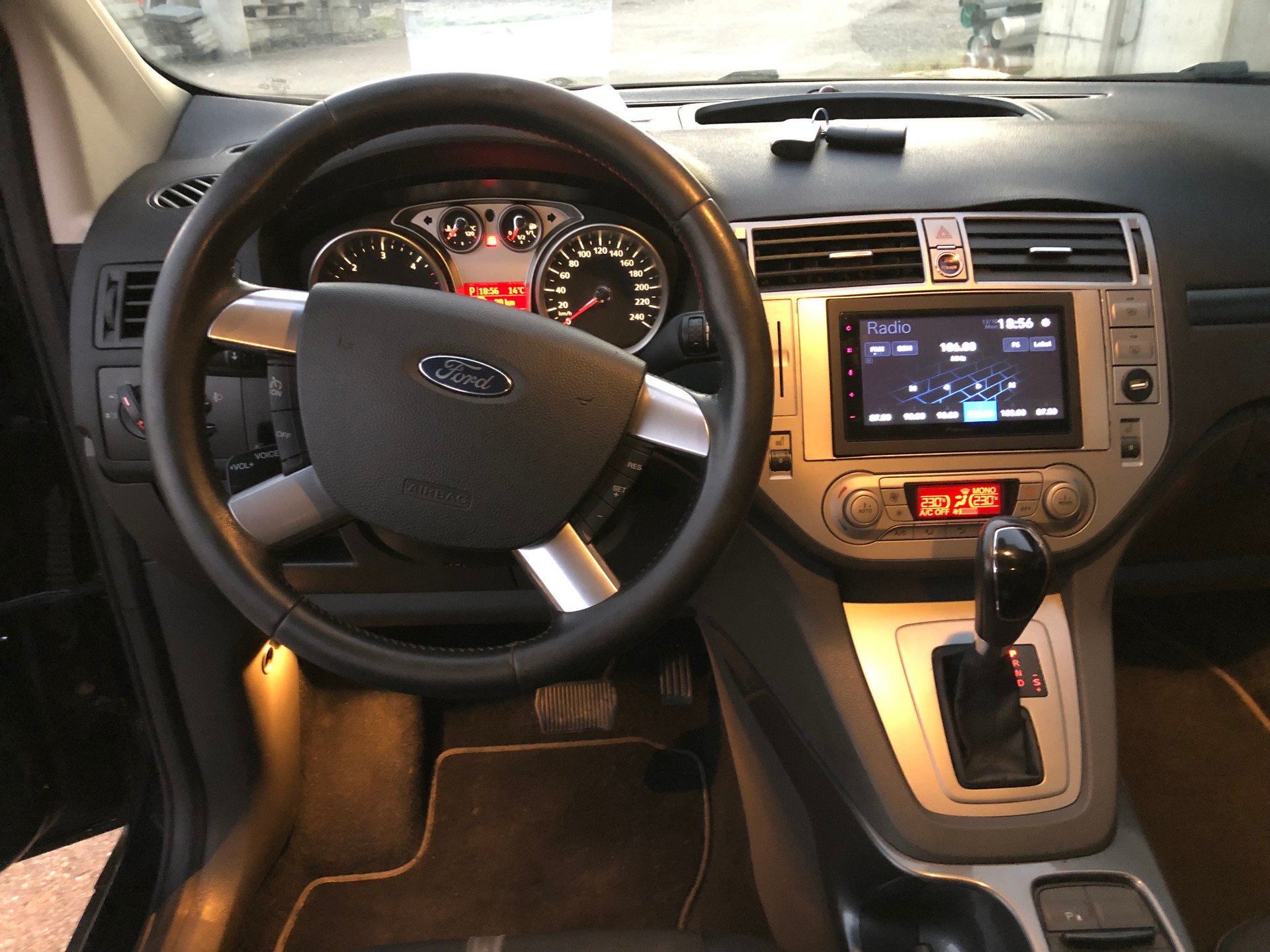 FORD Kuga 2.0 TDCi Carving 4WD PowerShift-image-12