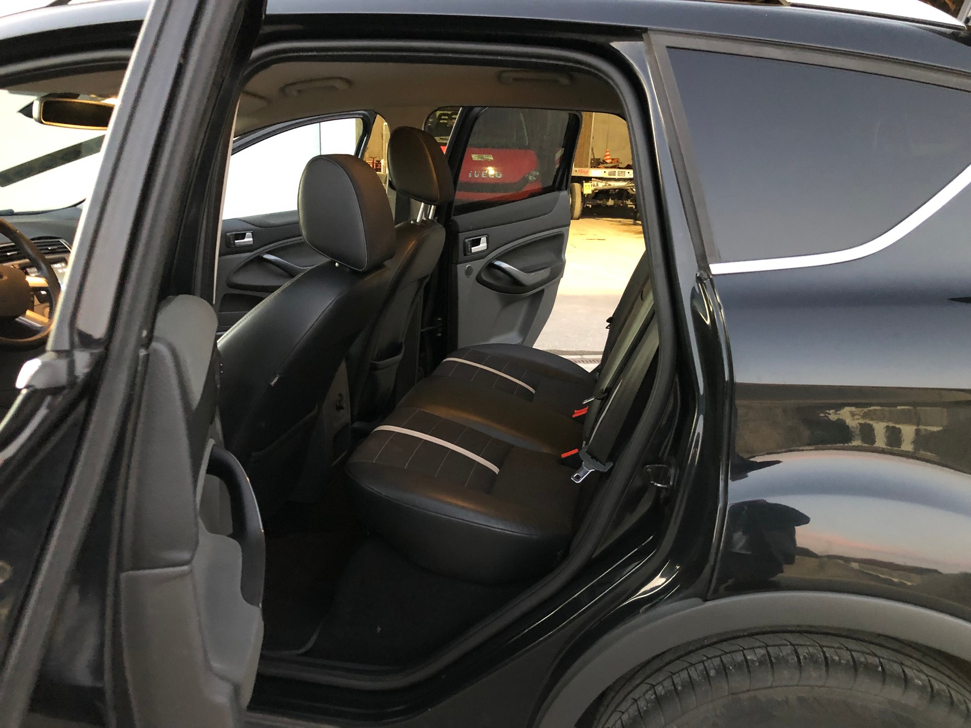 FORD Kuga 2.0 TDCi Carving 4WD PowerShift-image-9