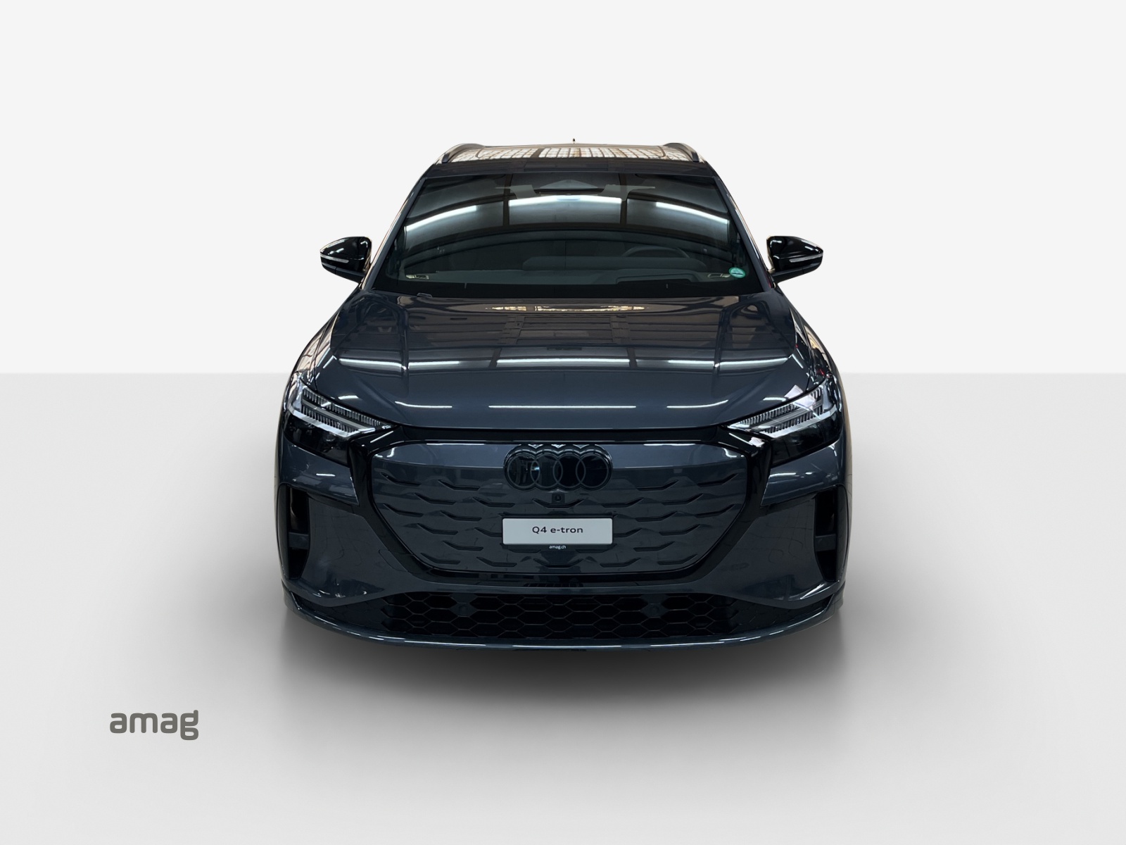 AUDI Q4 e-tron SUV quattro performance Swiss Ski-image-6