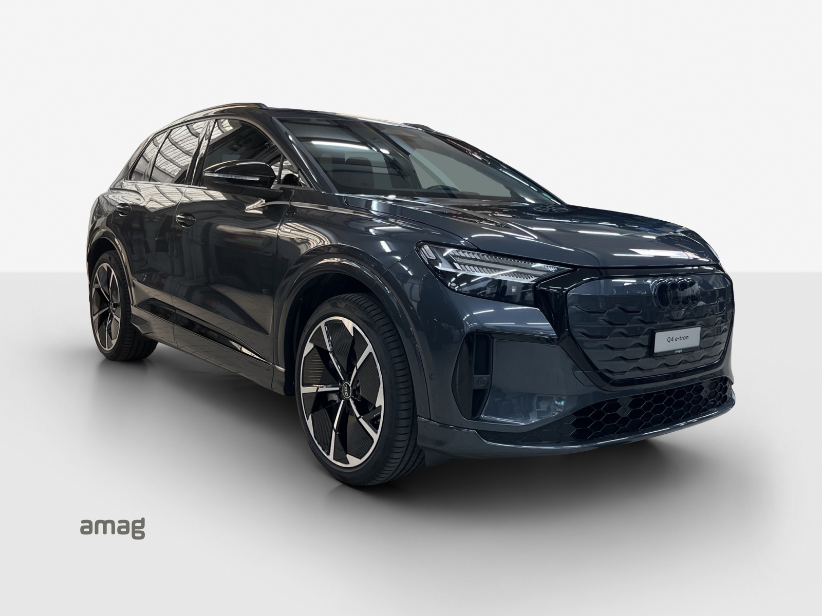 AUDI Q4 e-tron SUV quattro performance Swiss Ski-image-5