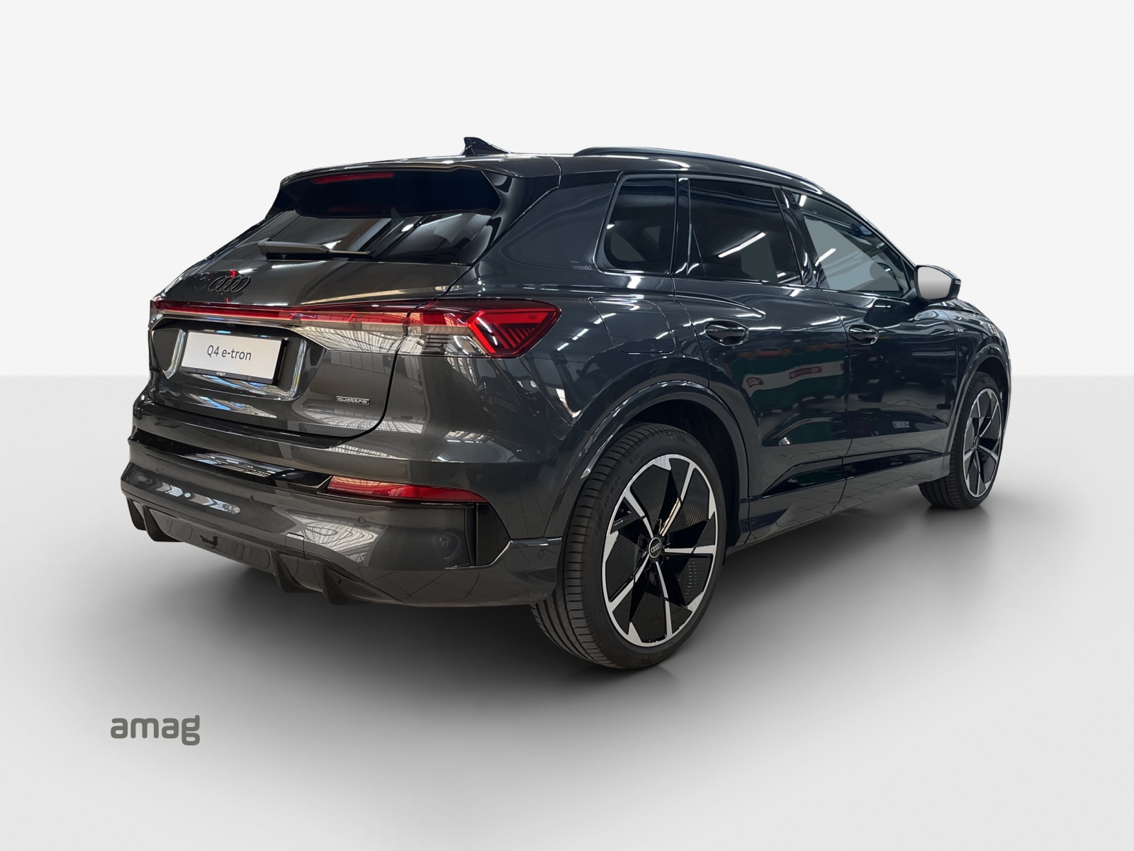 AUDI Q4 e-tron SUV quattro performance Swiss Ski-image-4