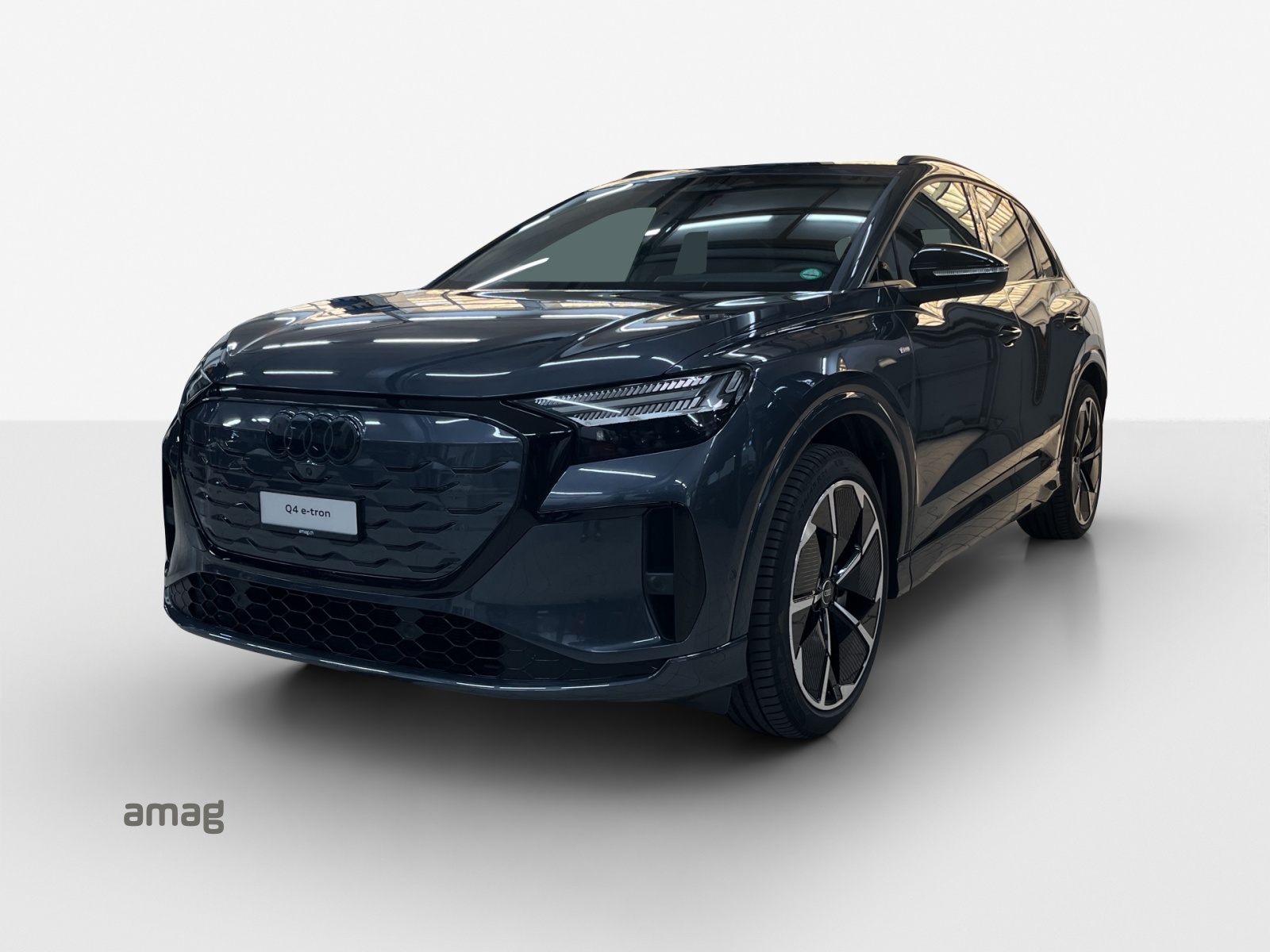 AUDI Q4 e-tron SUV quattro performance Swiss Ski-image-0