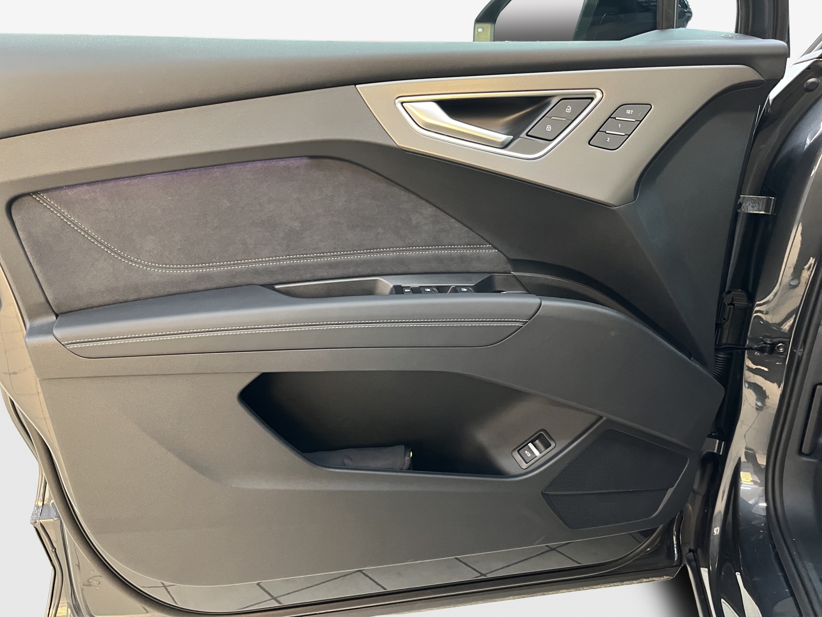 AUDI Q4 e-tron SUV quattro performance Swiss Ski-image-14