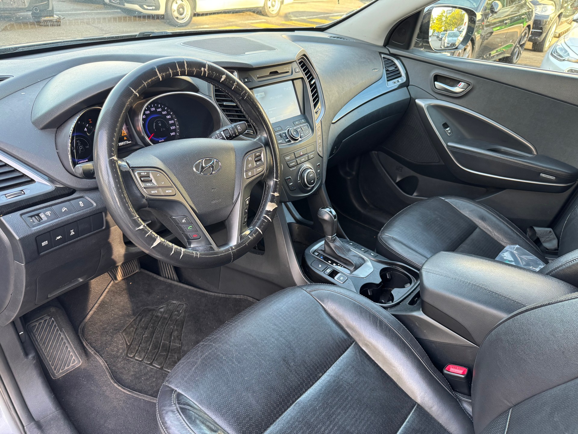 HYUNDAI Santa Fe 2.2 CRDI Premium 4WD Automatic-image-16