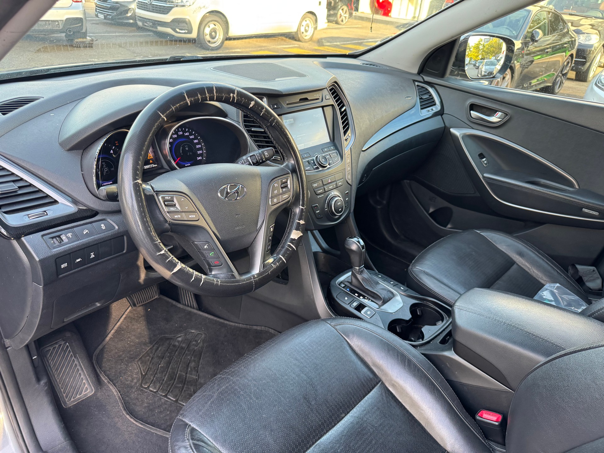 HYUNDAI Santa Fe 2.2 CRDI Premium 4WD Automatic-image-21