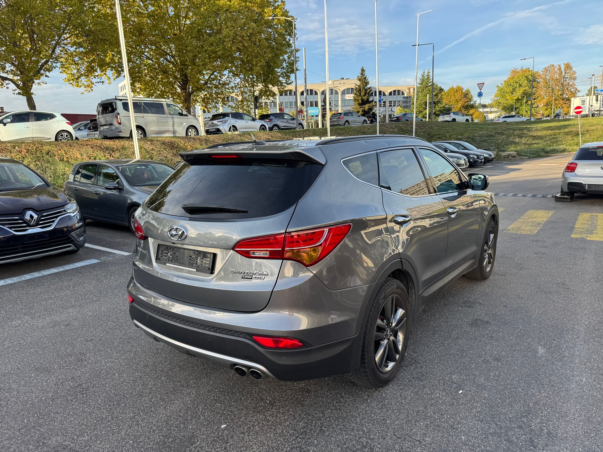 HYUNDAI Santa Fe 2.2 CRDI Premium 4WD Automatic-image-10