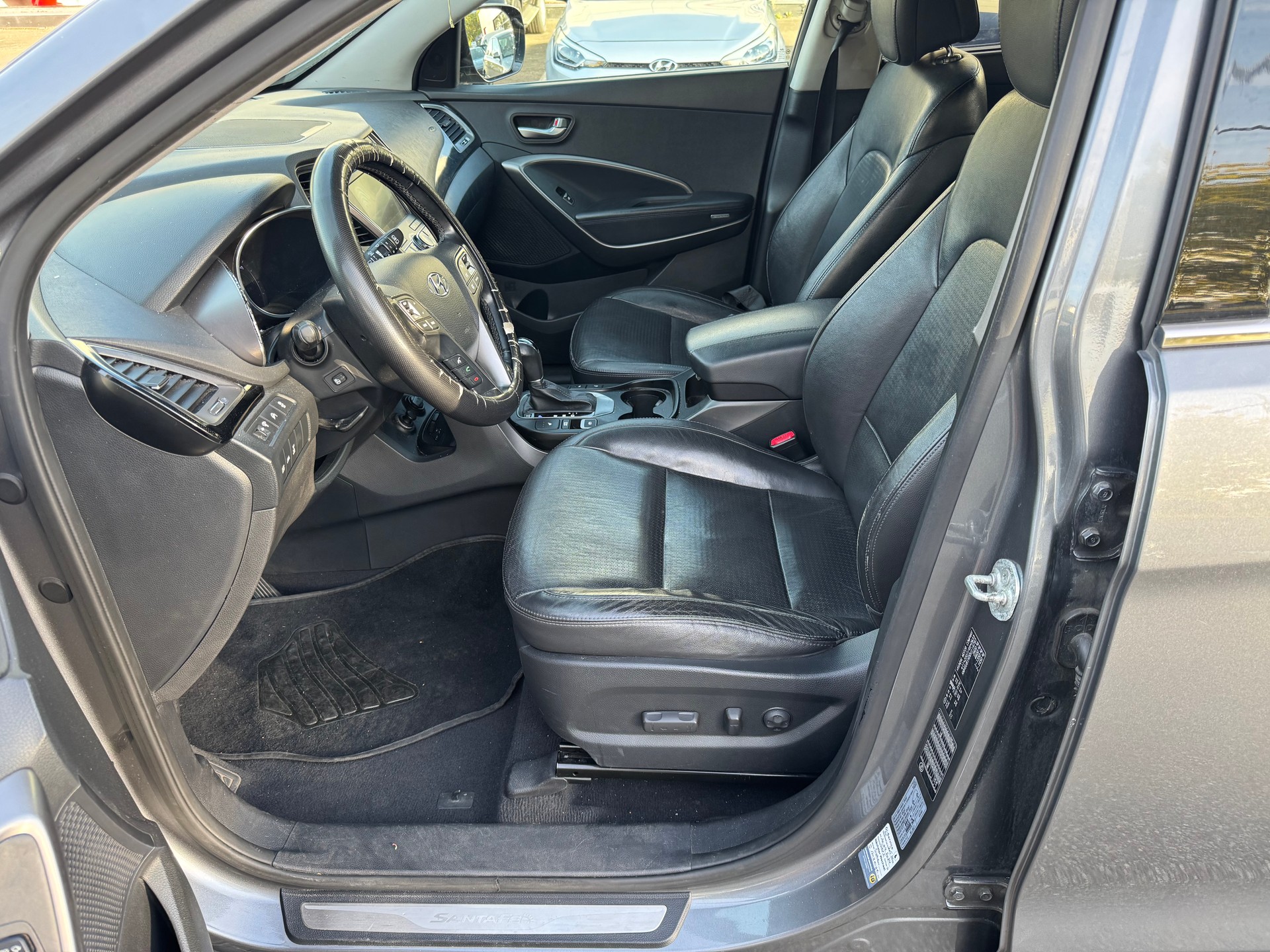 HYUNDAI Santa Fe 2.2 CRDI Premium 4WD Automatic-image-15